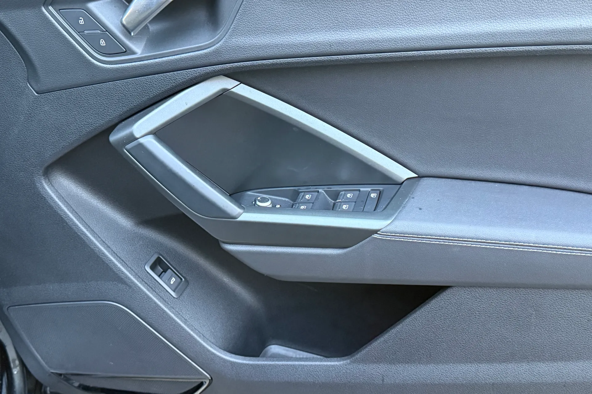 Audi Q3 thumbnail image number 39