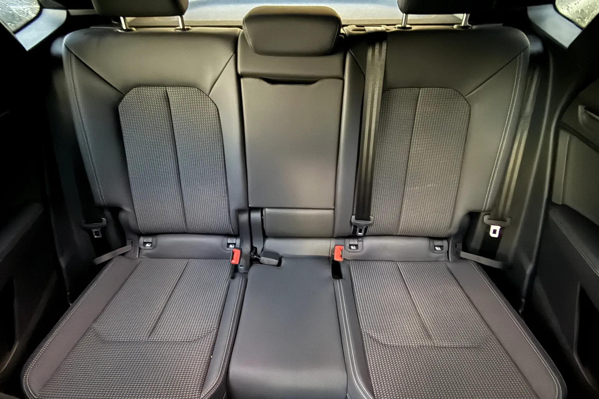 Audi Q3 thumbnail image number 25