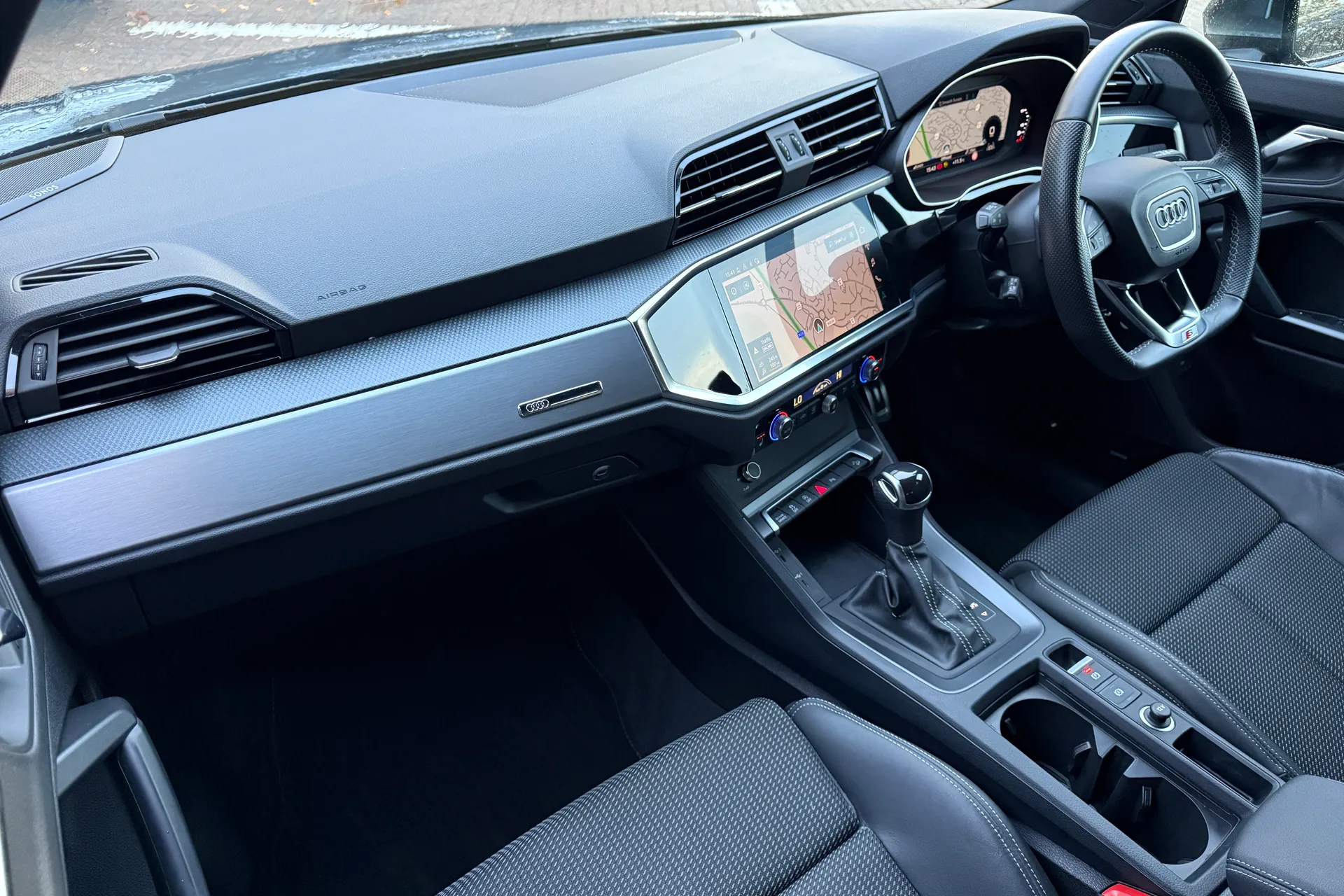 Audi Q3 thumbnail image number 17