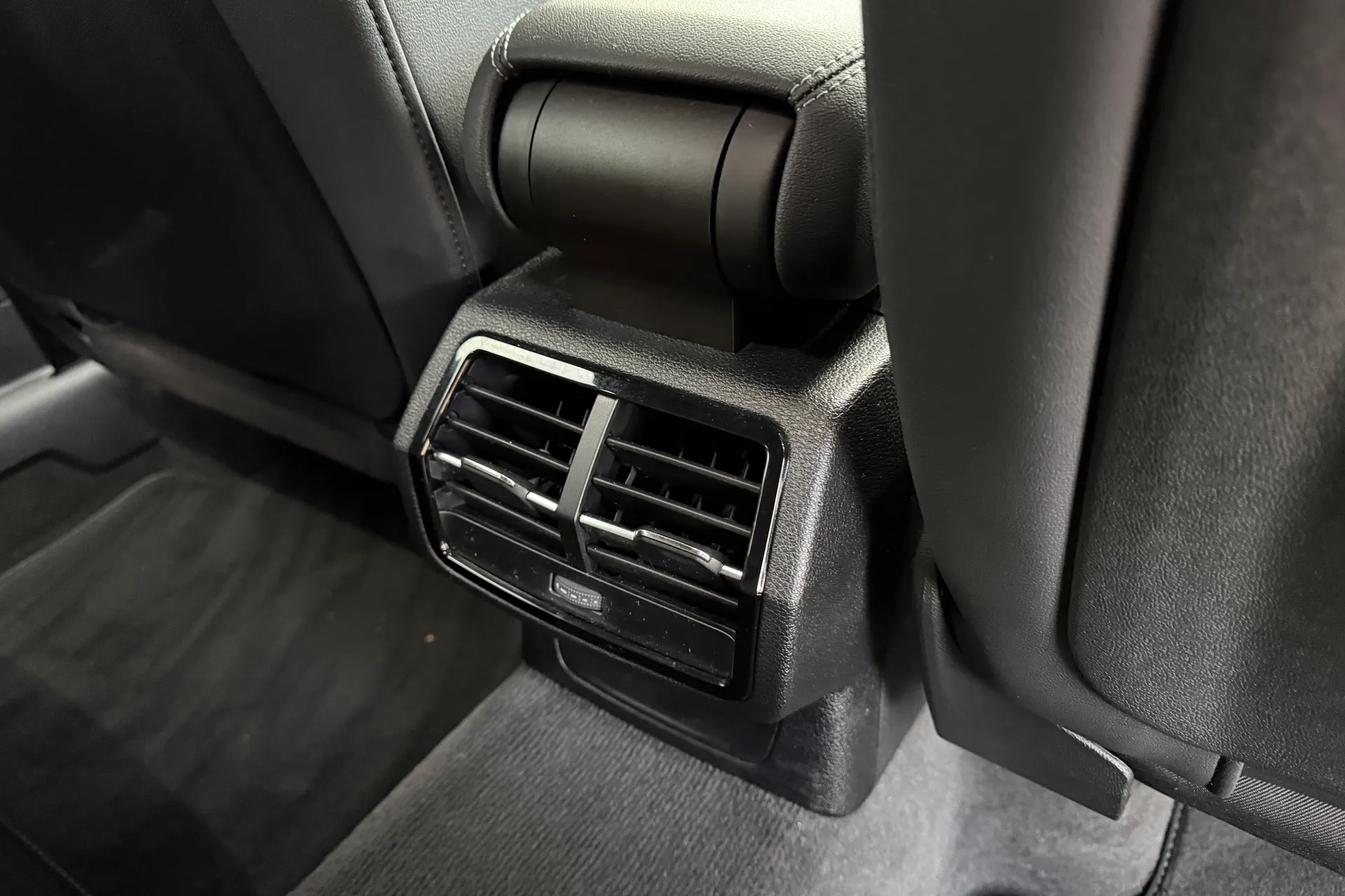 Audi Q3 thumbnail image number 28