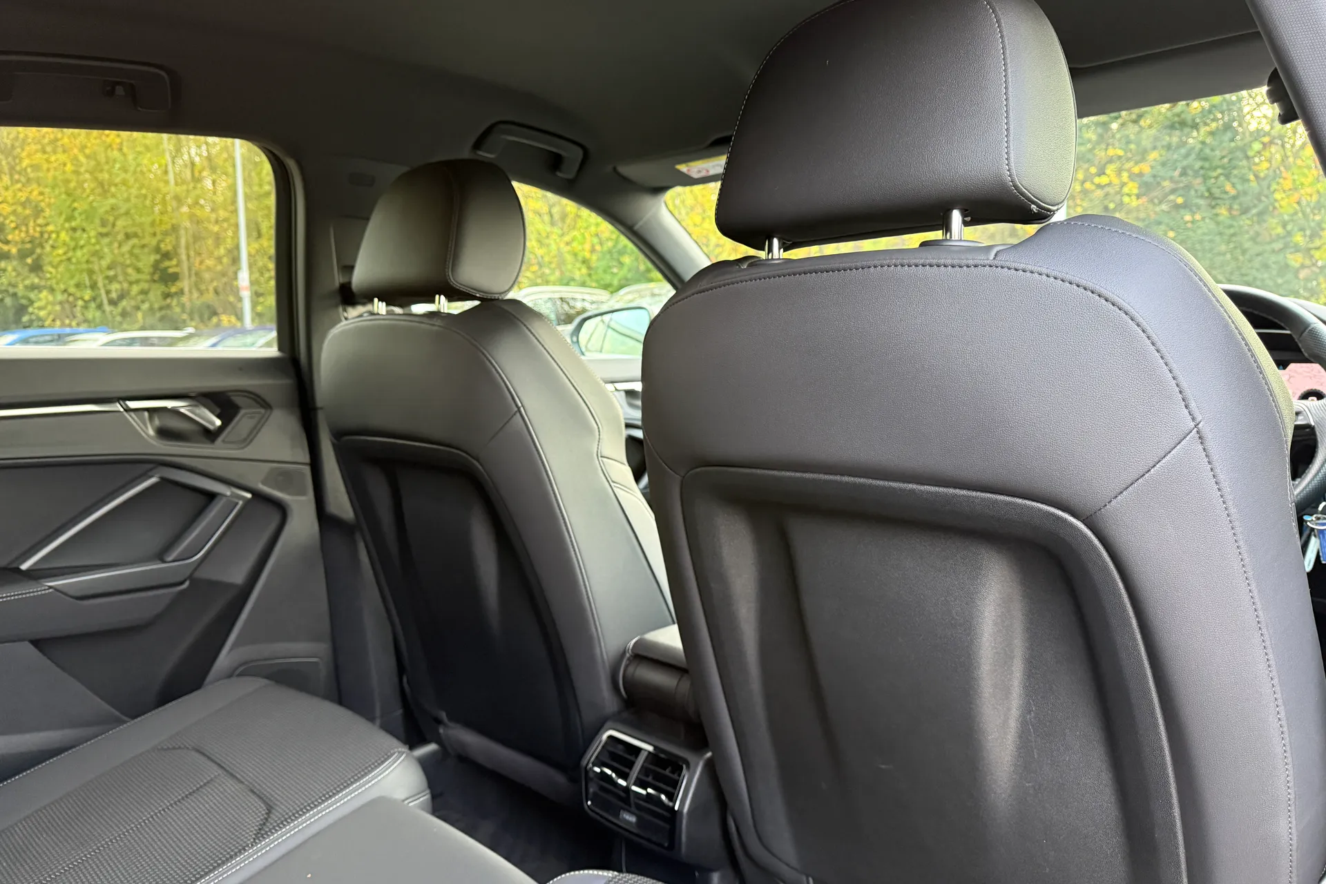 Audi Q3 thumbnail image number 11