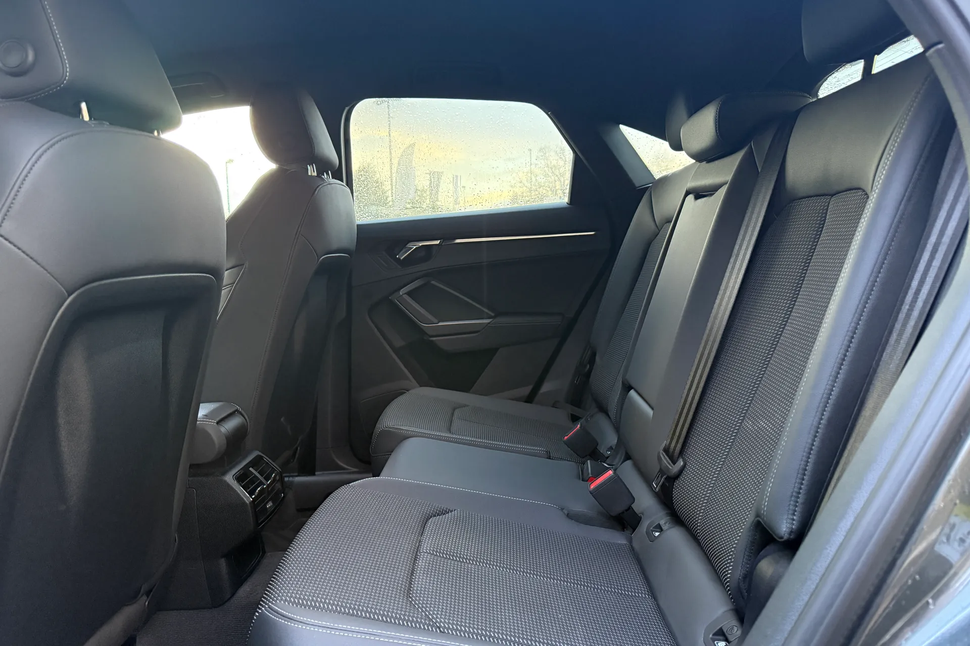 Audi Q3 thumbnail image number 20