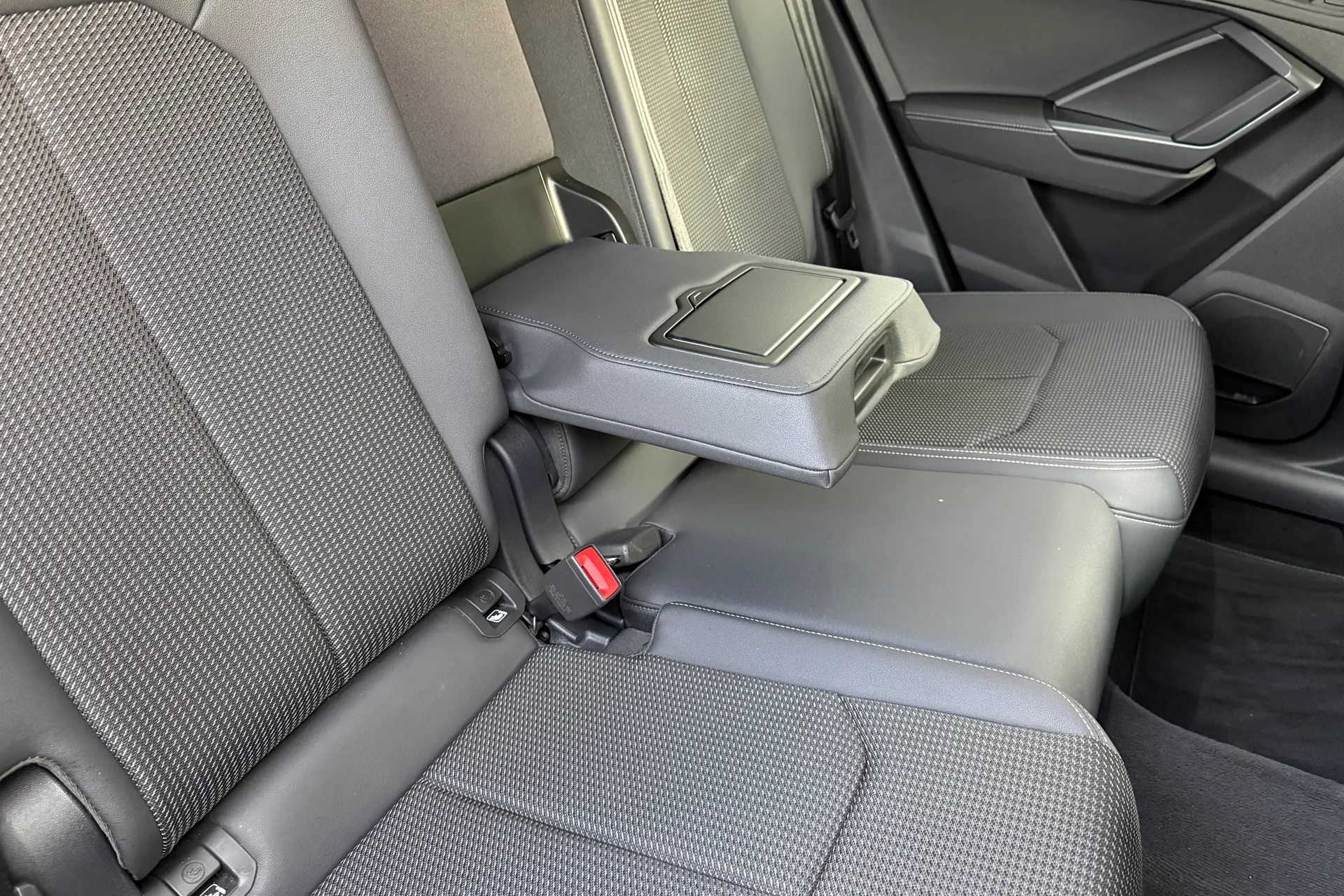 Audi Q3 thumbnail image number 26