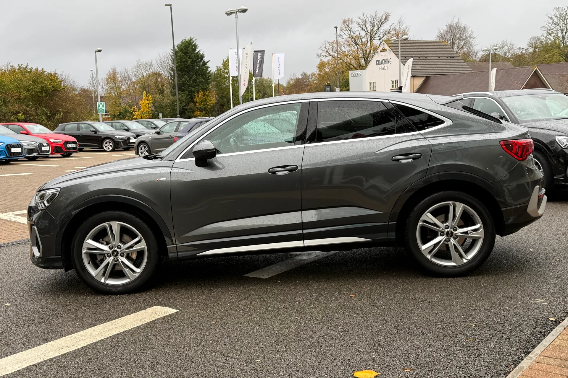 Audi Q3 thumbnail image number 14