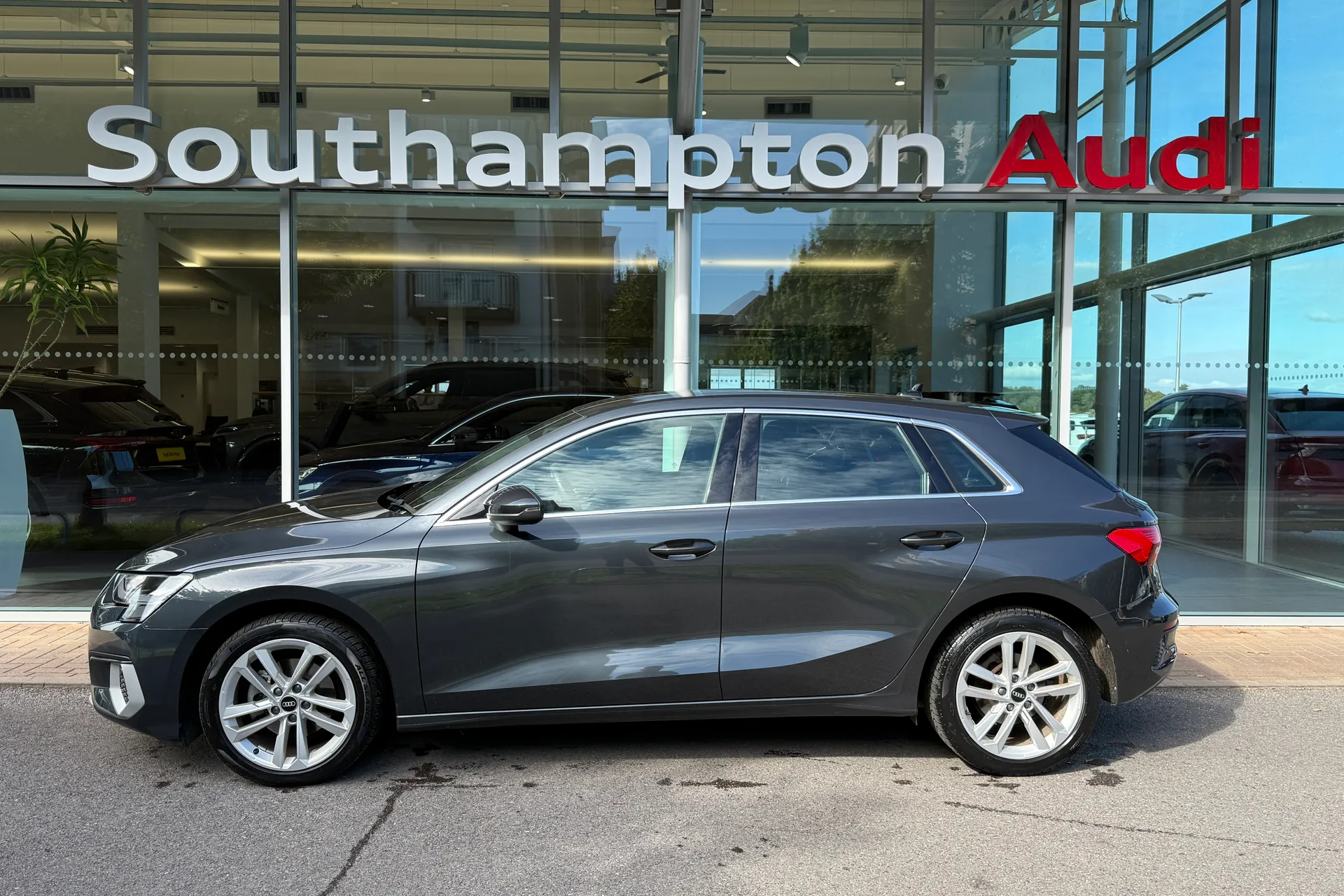 Audi A3 thumbnail image number 43
