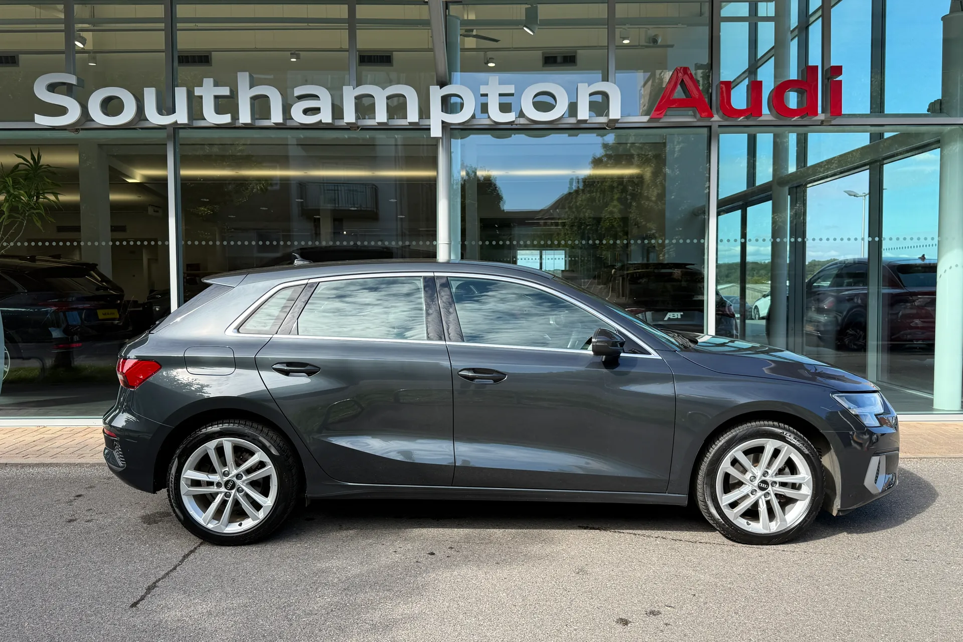 Audi A3 thumbnail image number 2
