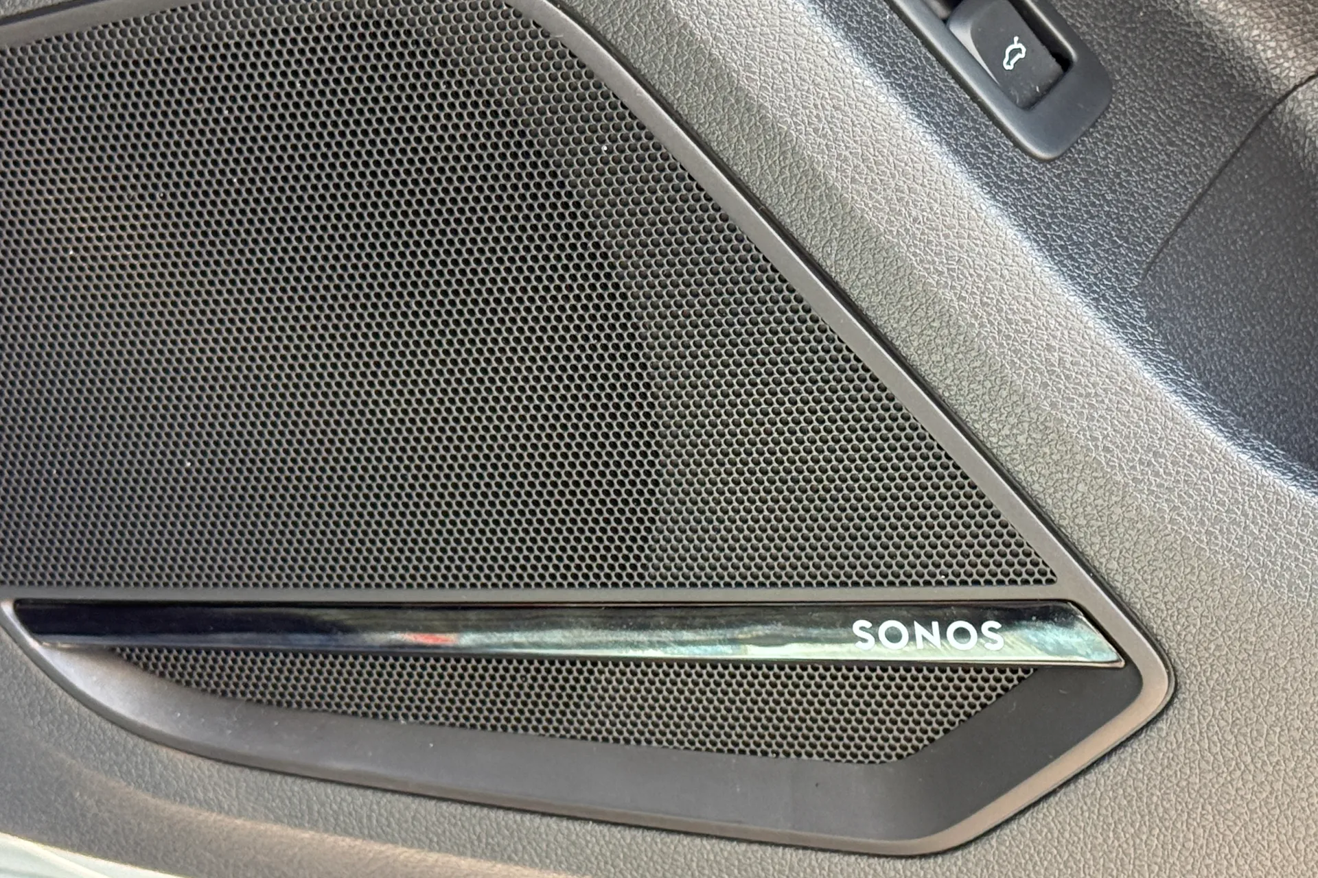Audi Q2 thumbnail image number 14