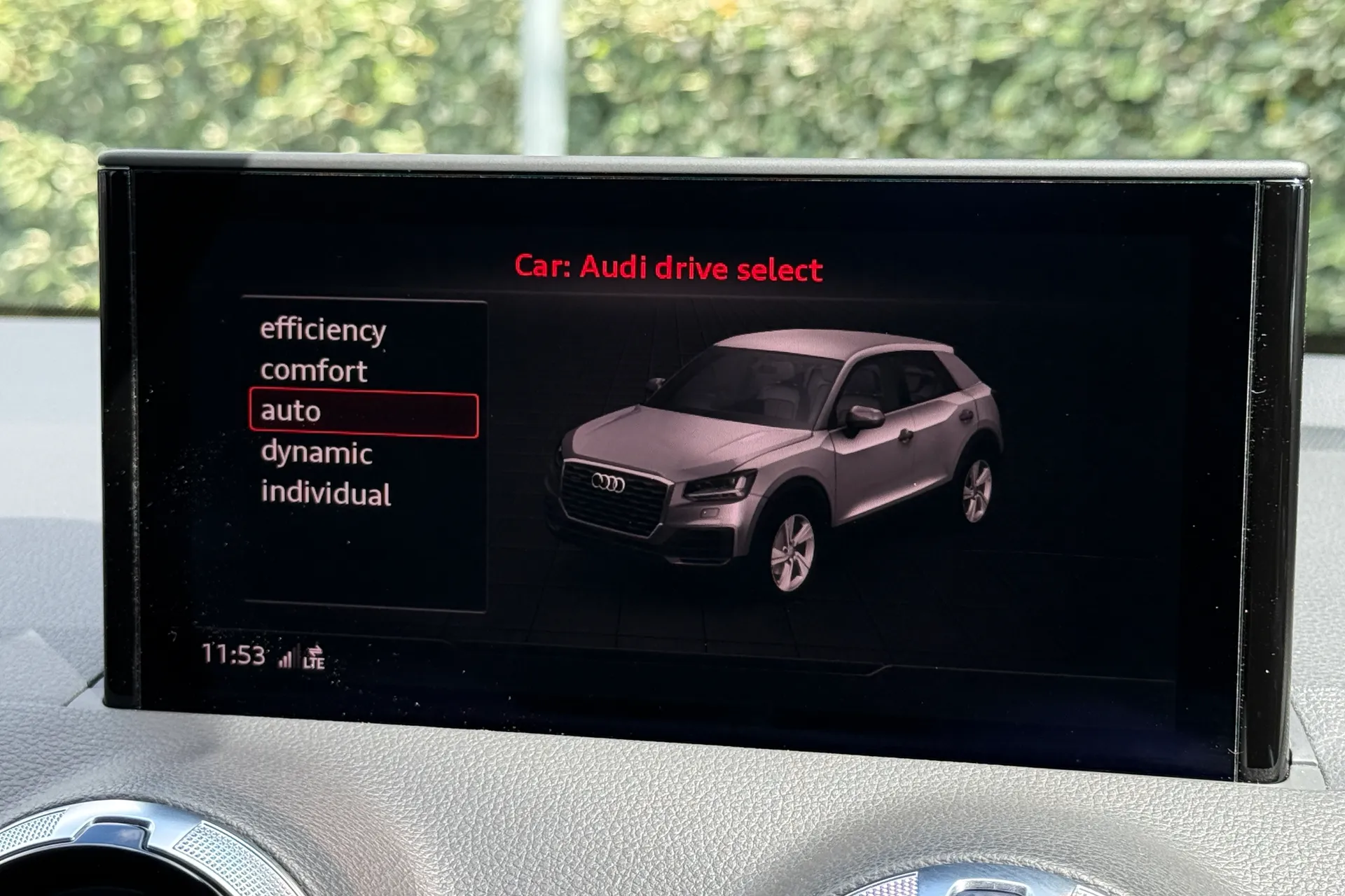 Audi Q2 thumbnail image number 24