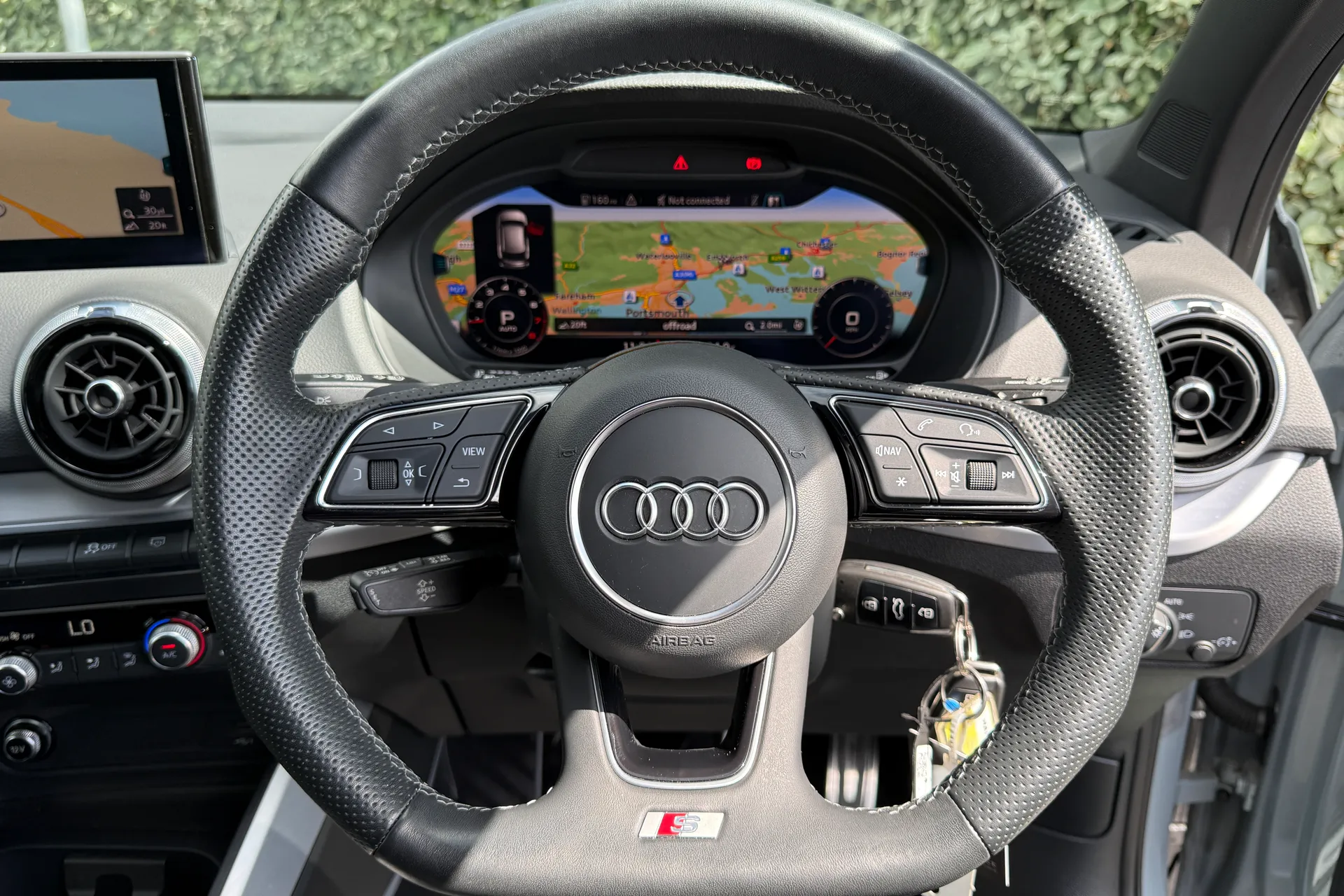 Audi Q2 thumbnail image number 28