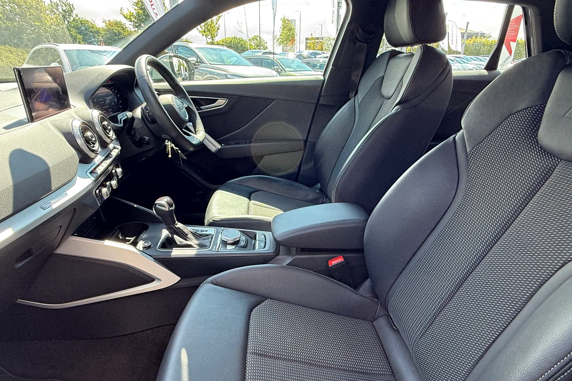 Audi Q2 thumbnail image number 44