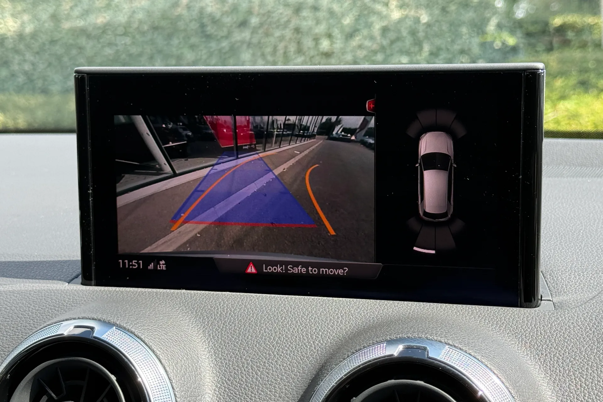 Audi Q2 thumbnail image number 3