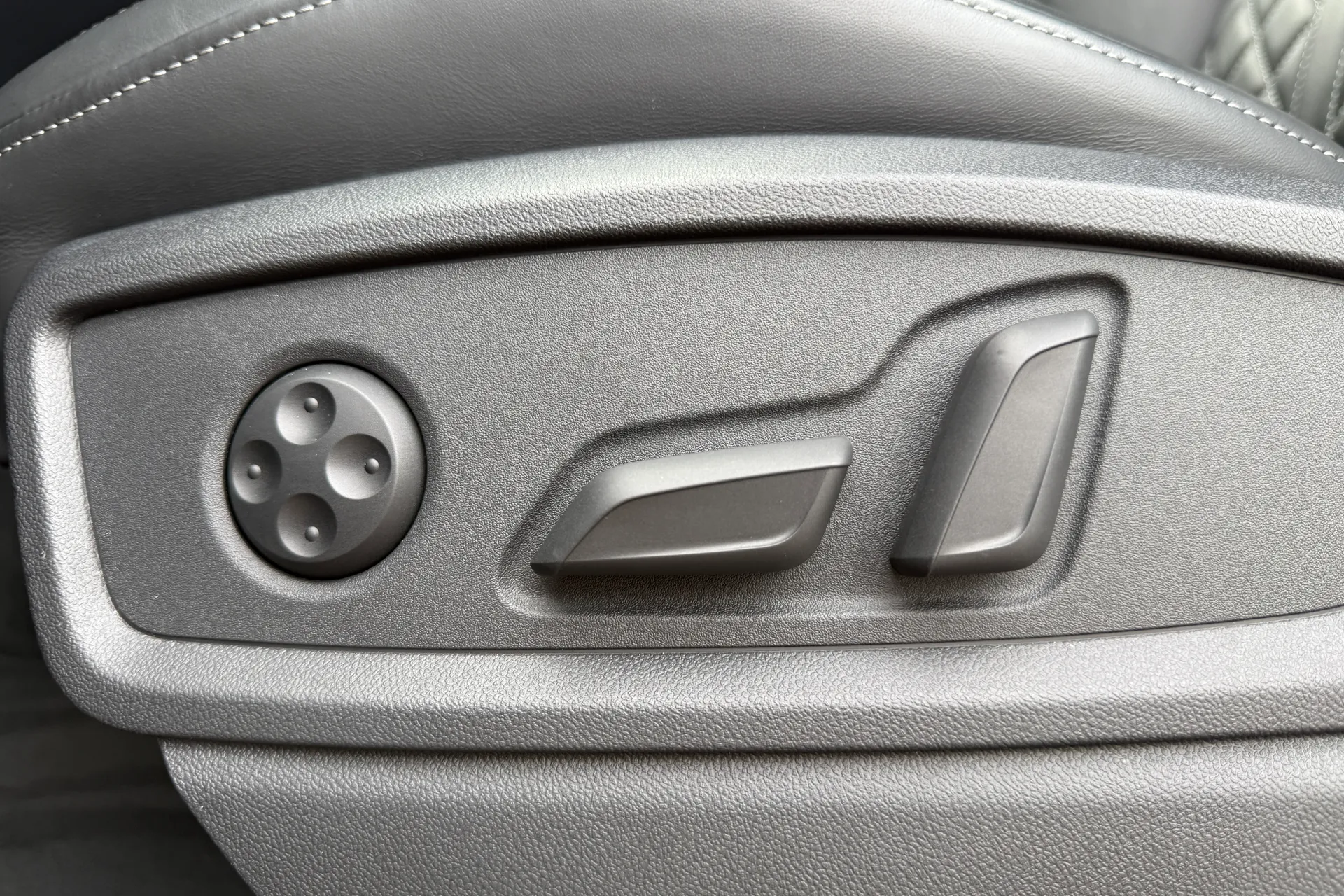 Audi Q5 thumbnail image number 21