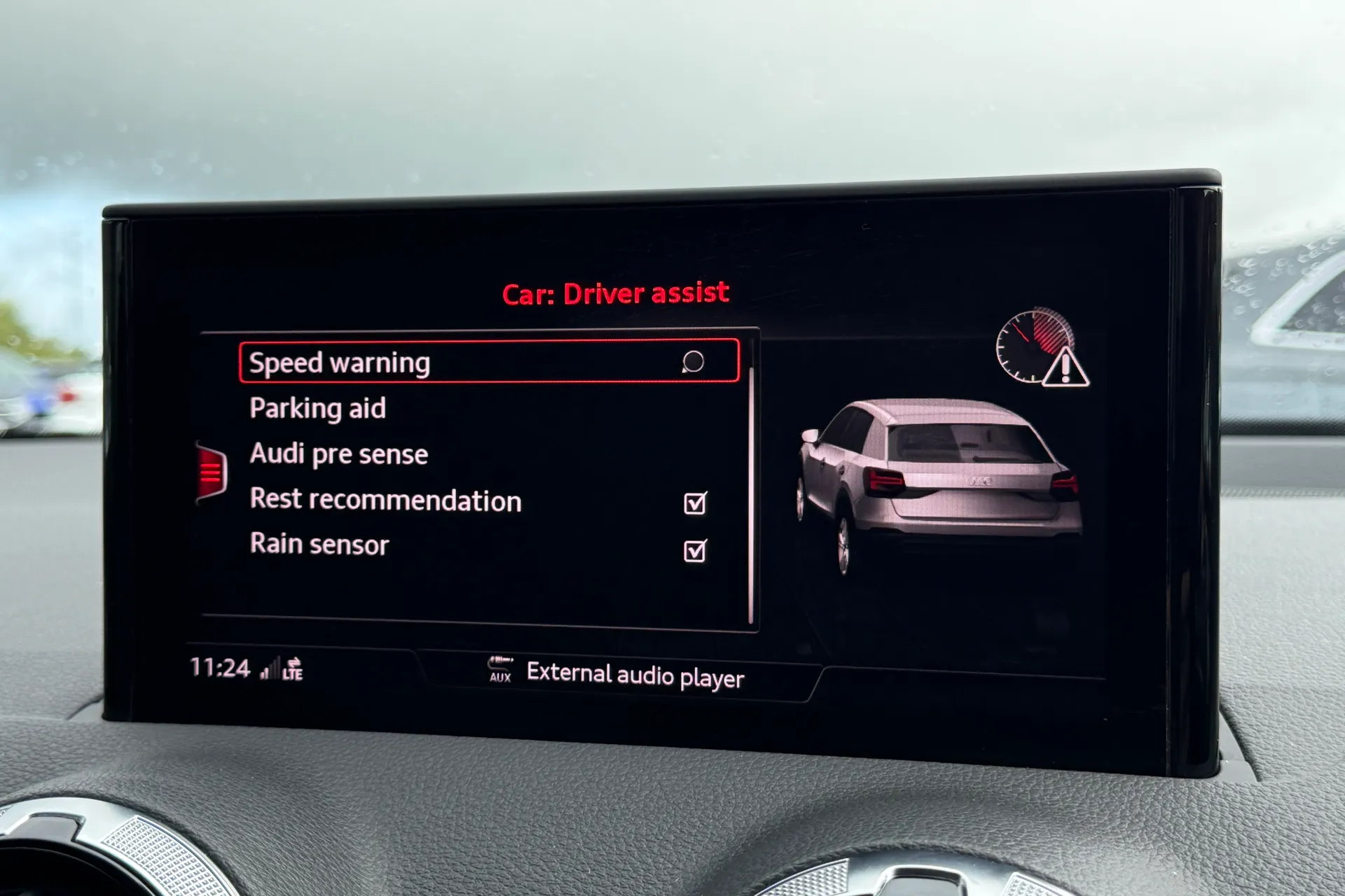 Audi Q2 thumbnail image number 12