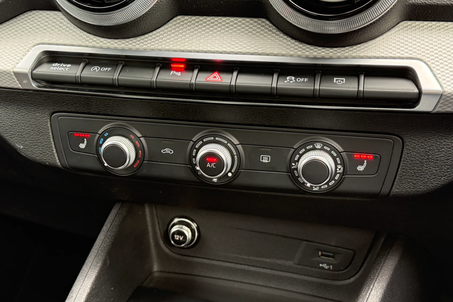 Audi Q2 thumbnail image number 16