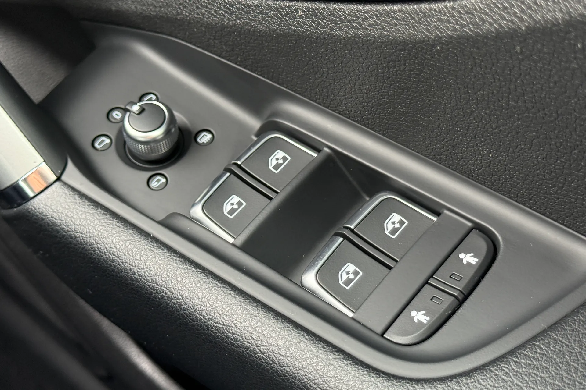 Audi Q2 thumbnail image number 19