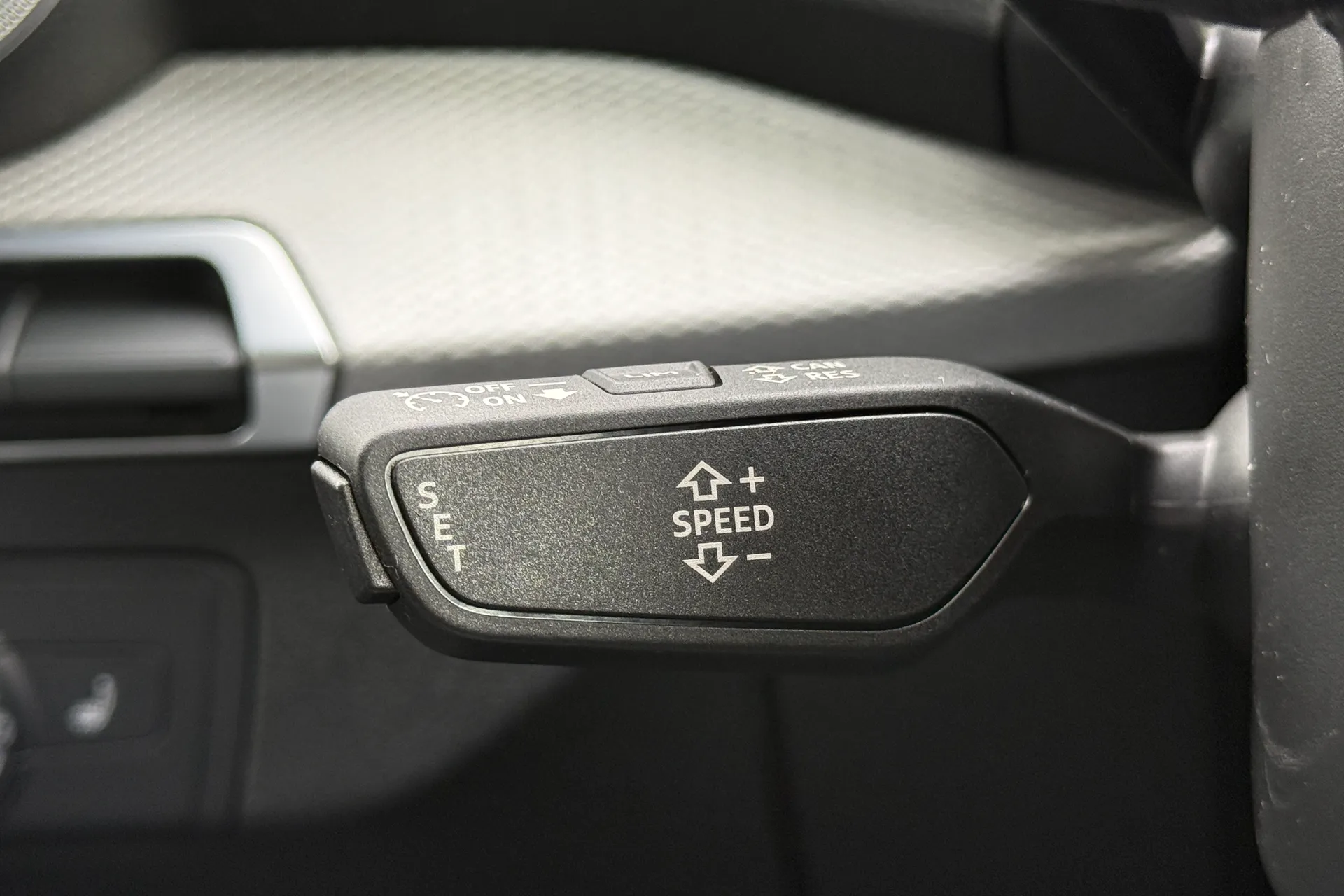 Audi Q2 thumbnail image number 18