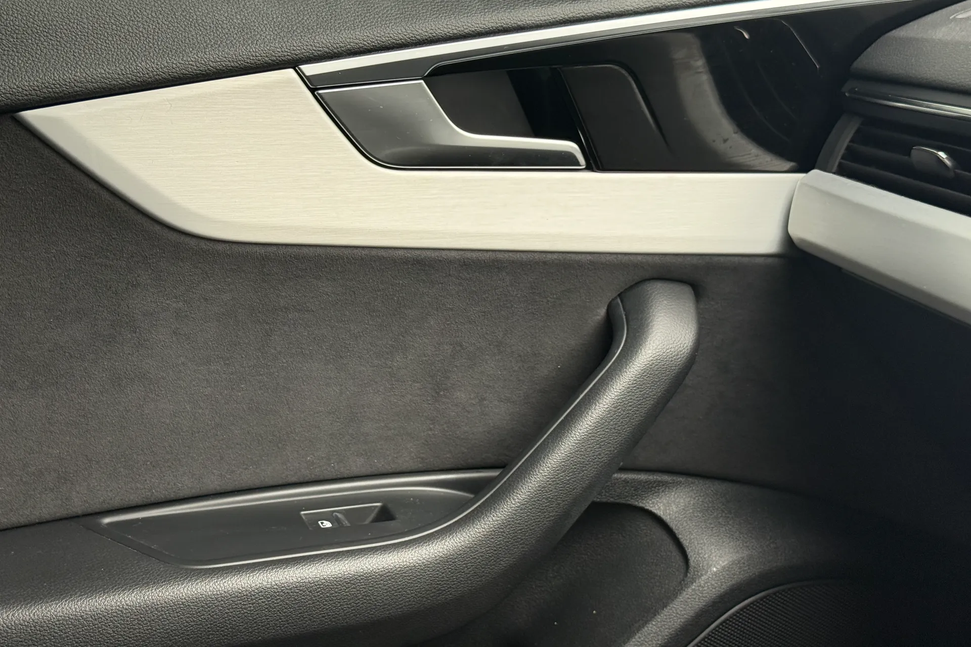 Audi A5 thumbnail image number 35