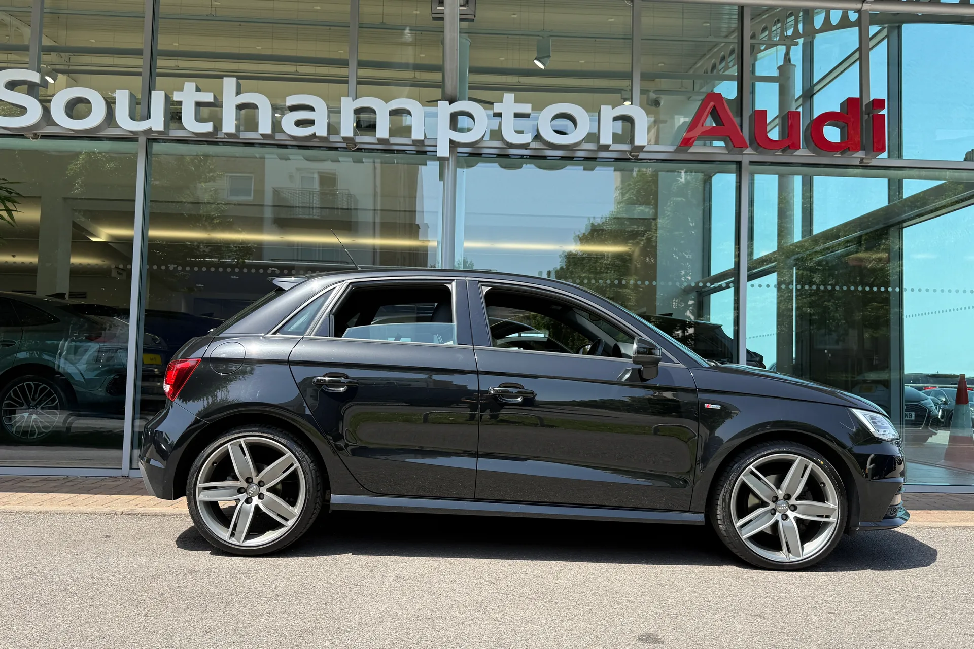 Audi A1 thumbnail image number 2