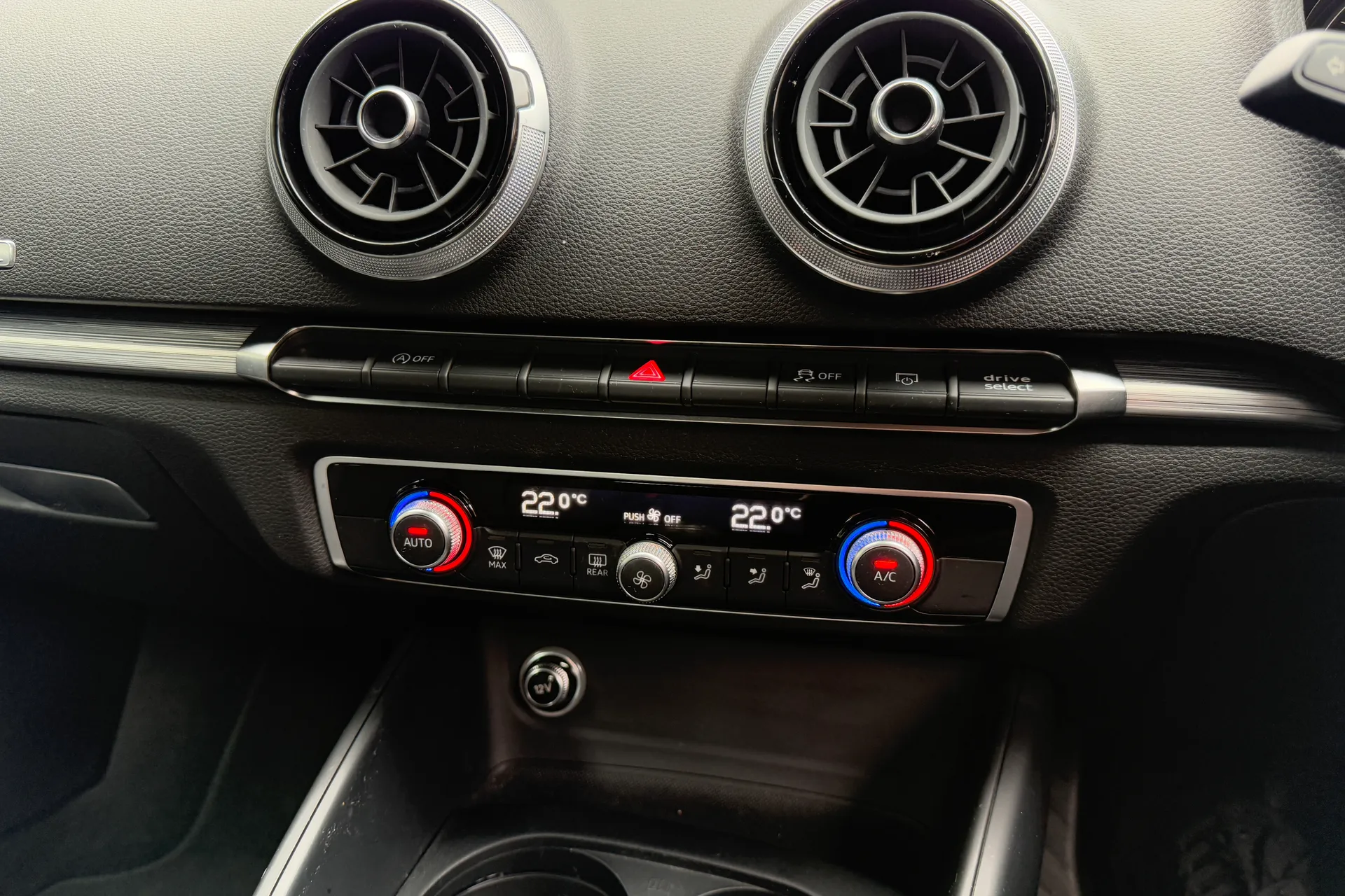 Audi A3 thumbnail image number 17