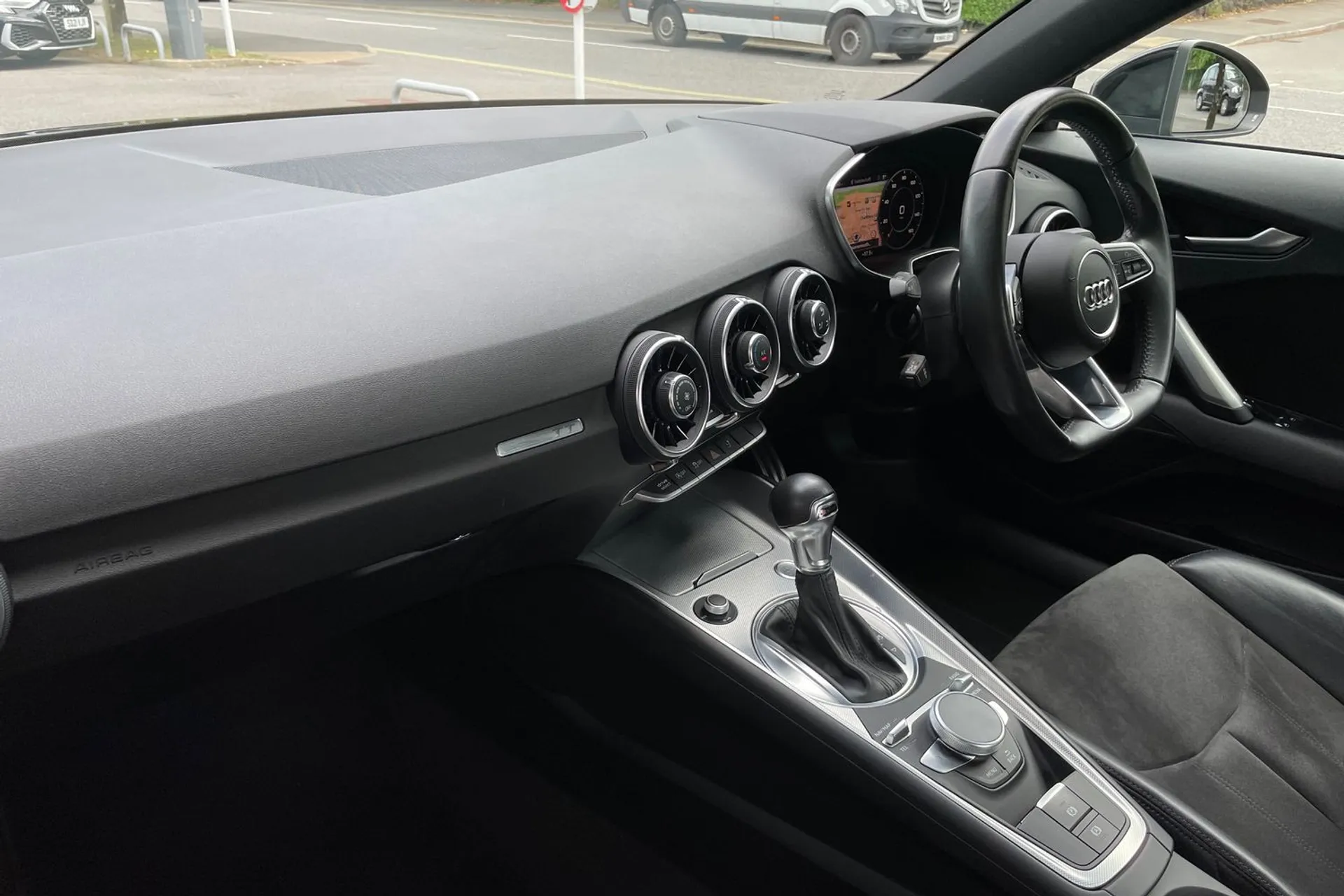 Audi TT thumbnail image number 26