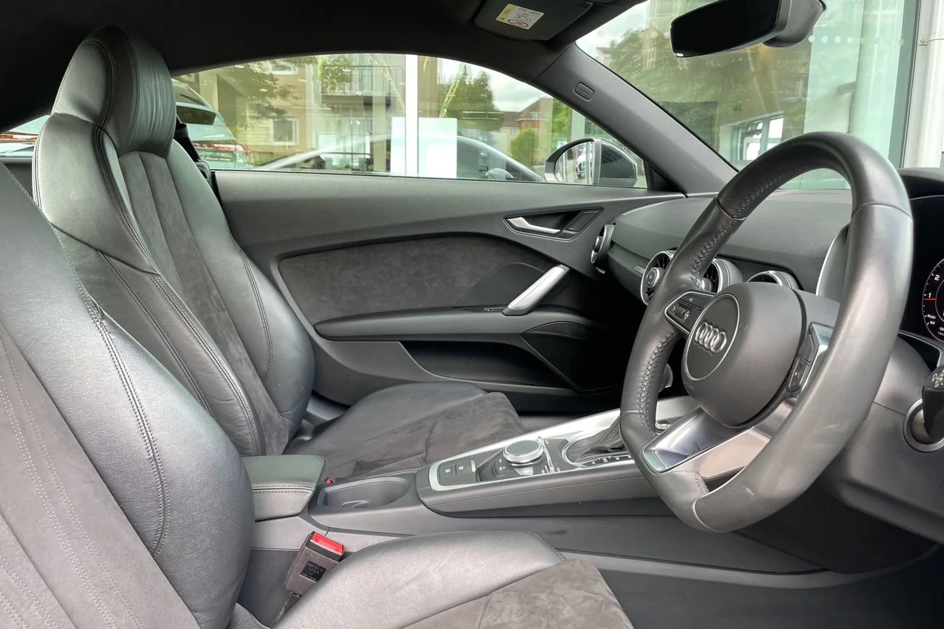 Audi TT thumbnail image number 24