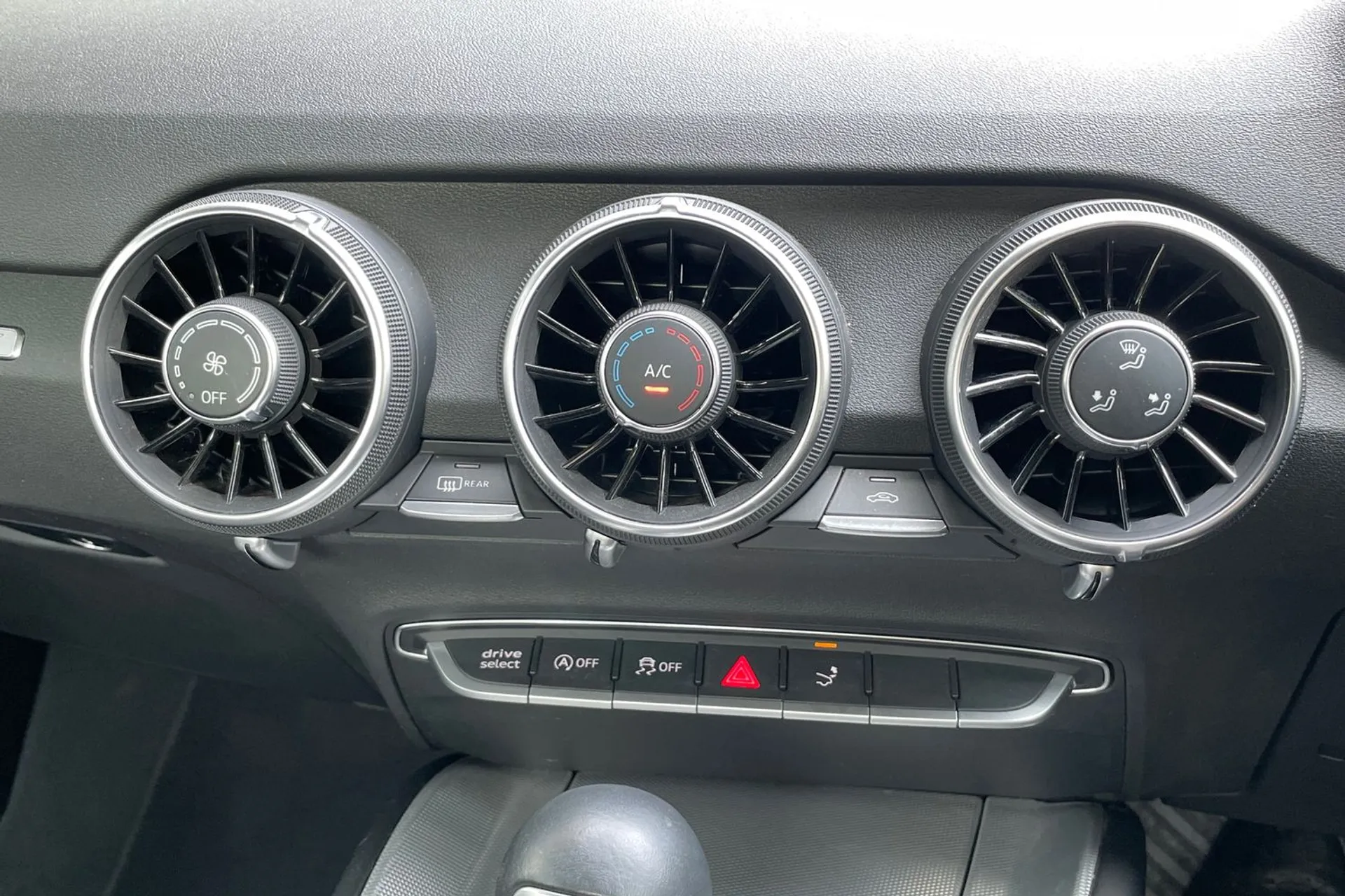 Audi TT thumbnail image number 38