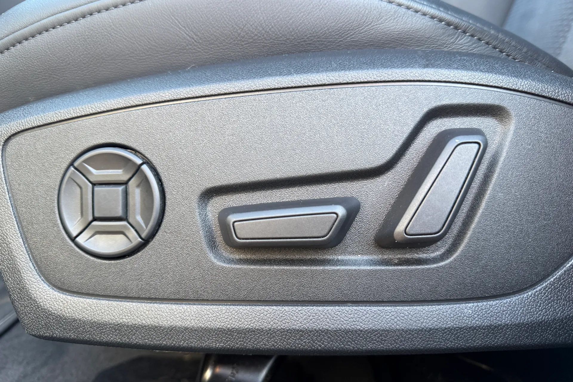 Audi A6 thumbnail image number 15