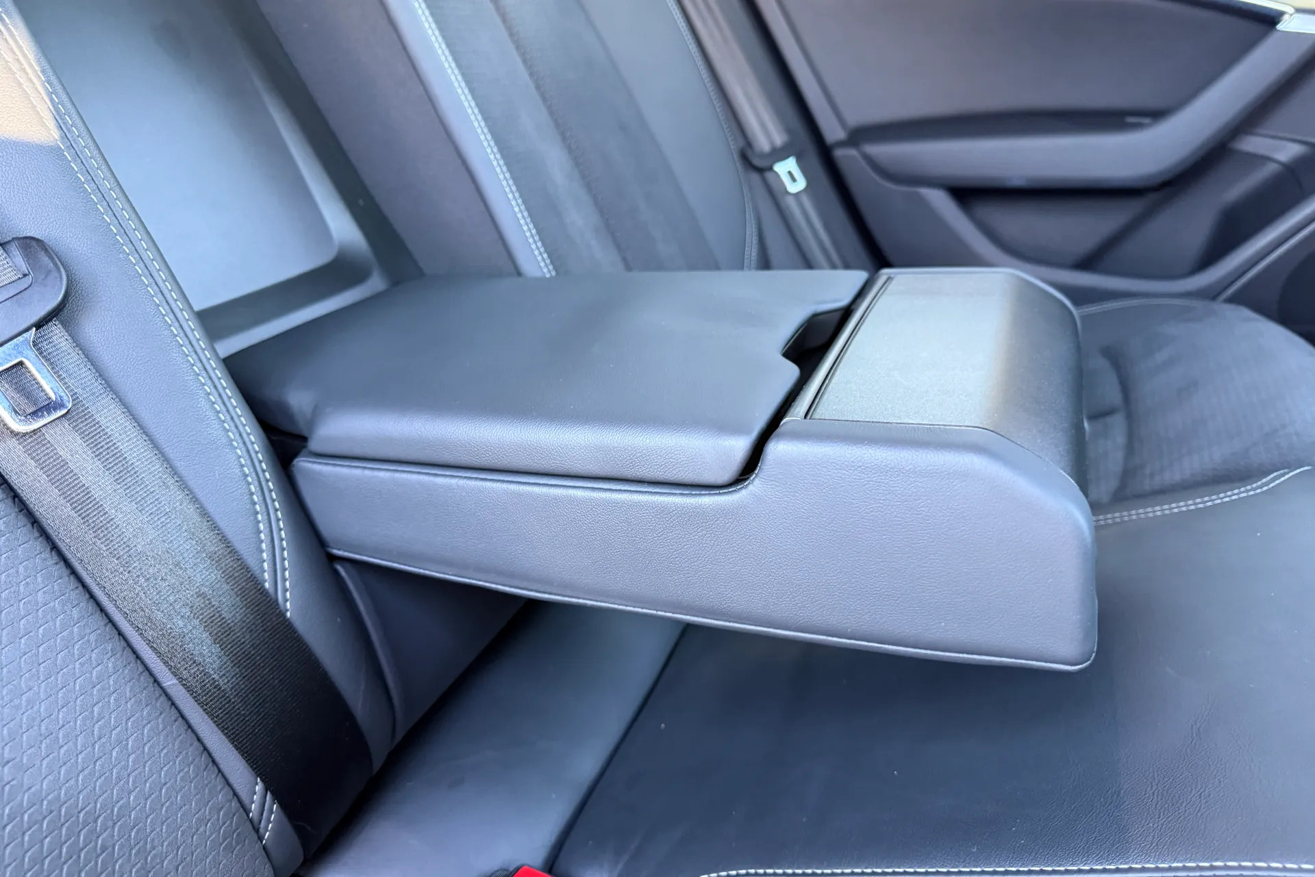 Audi A6 thumbnail image number 45