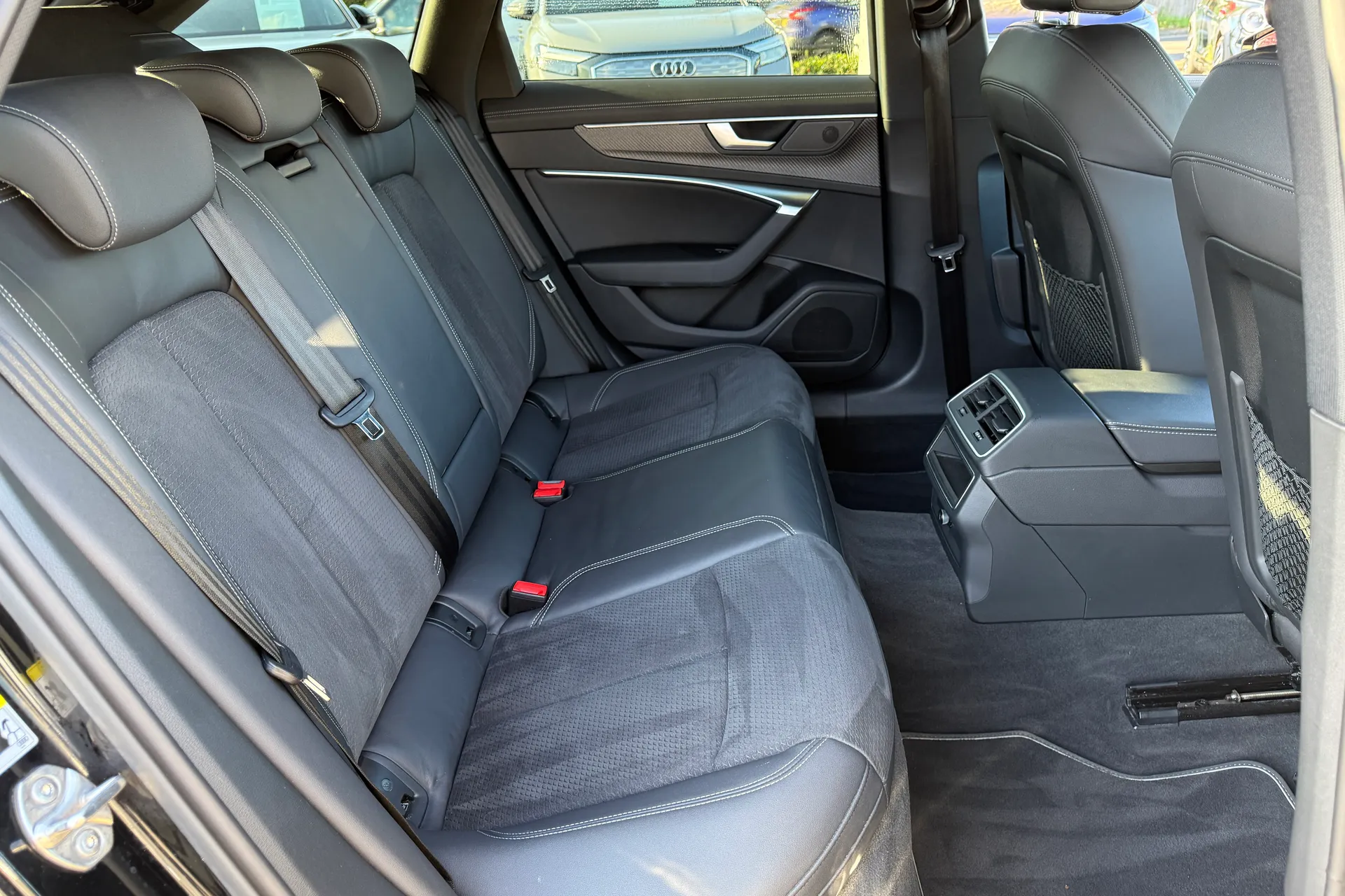 Audi A6 thumbnail image number 44