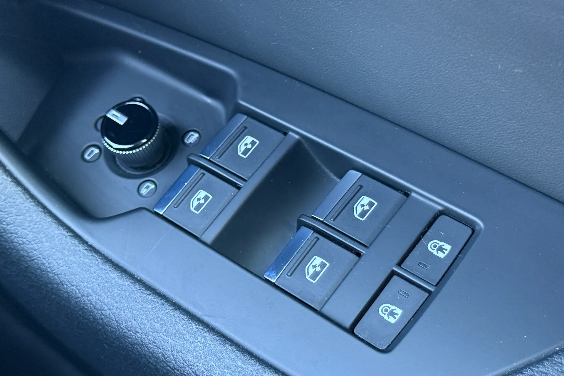 Audi A6 thumbnail image number 18