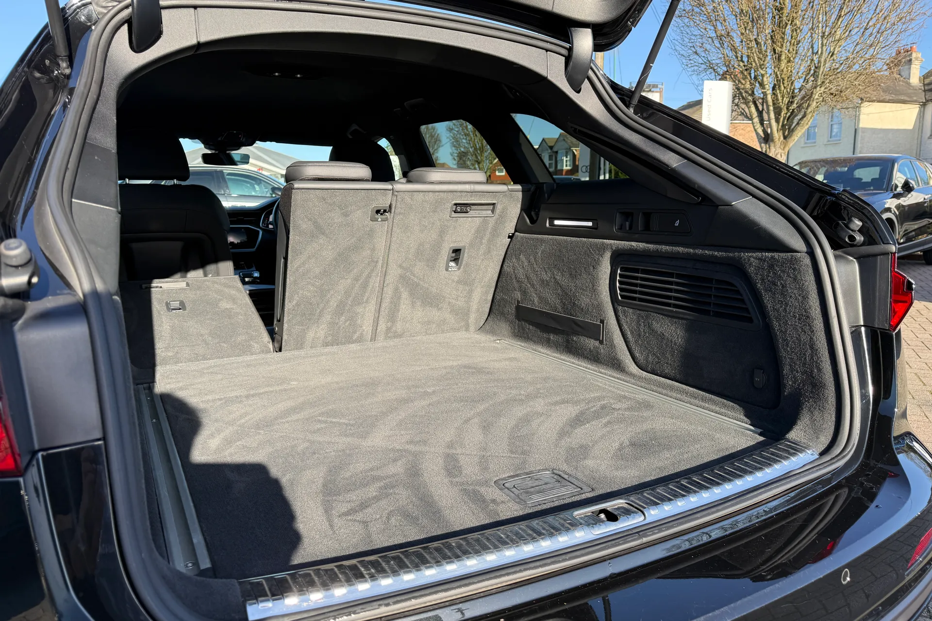 Audi A6 thumbnail image number 35