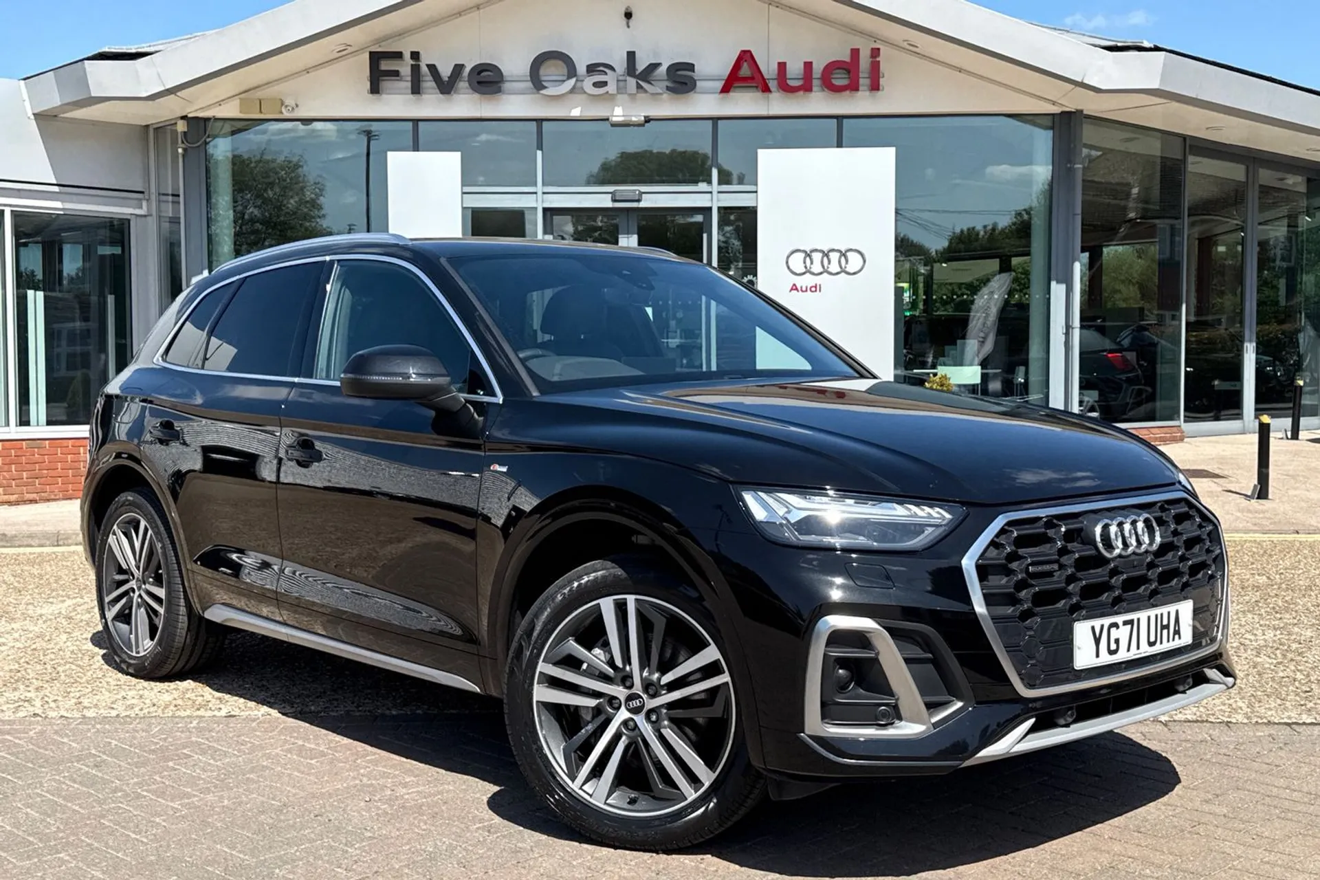 Audi Q5 focused image