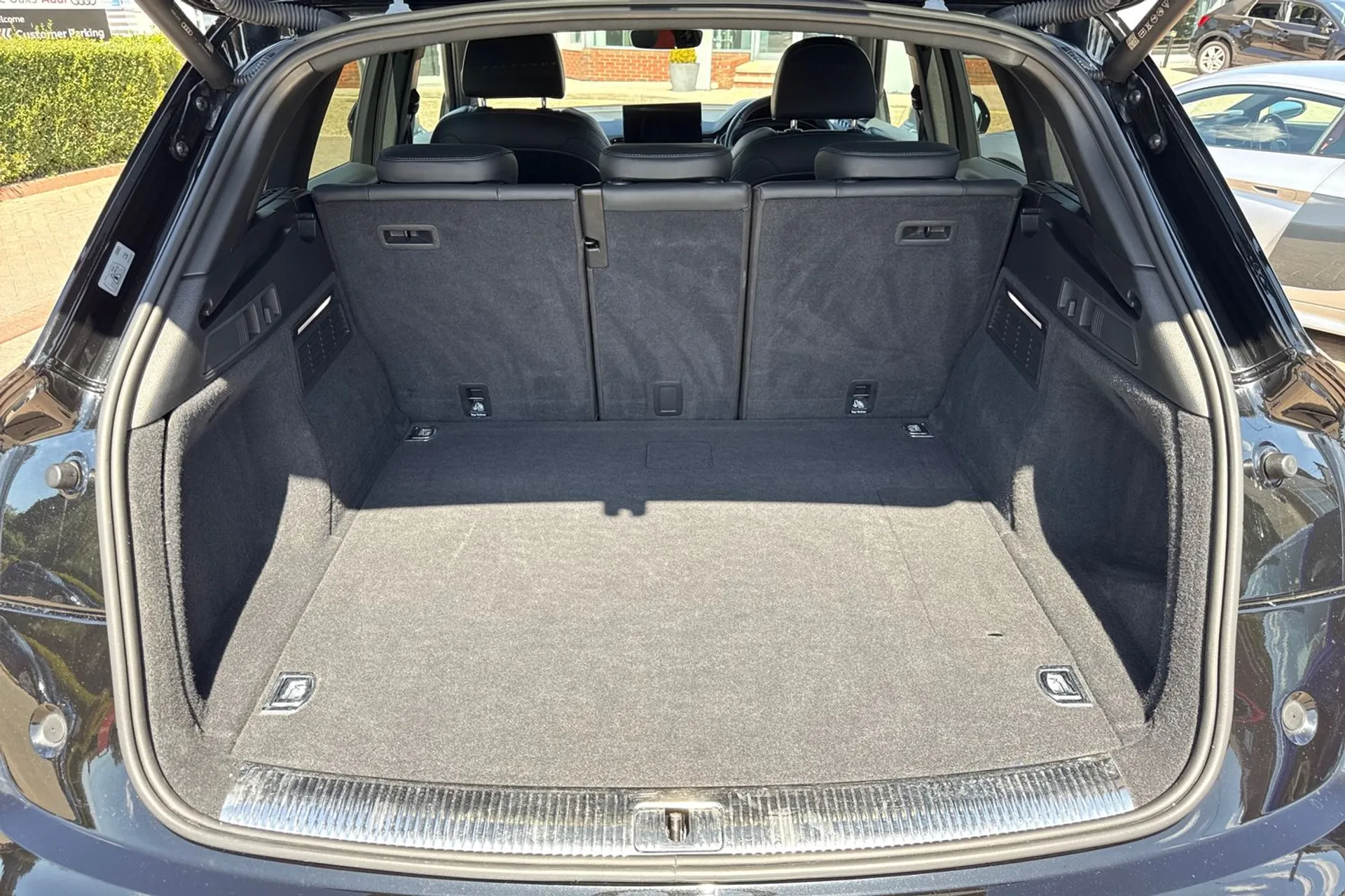 Audi Q5 thumbnail image number 32