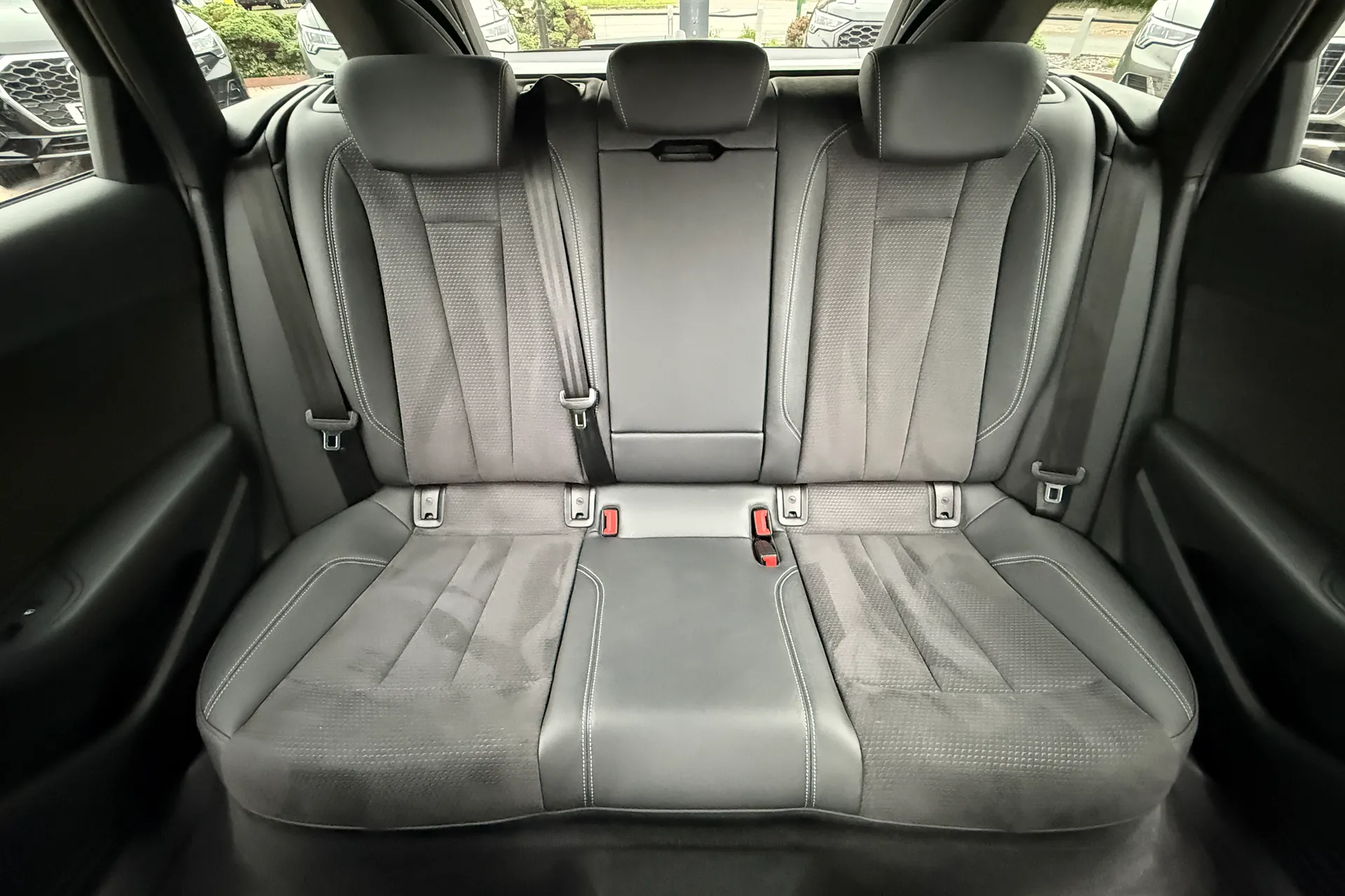 Audi A4 thumbnail image number 33