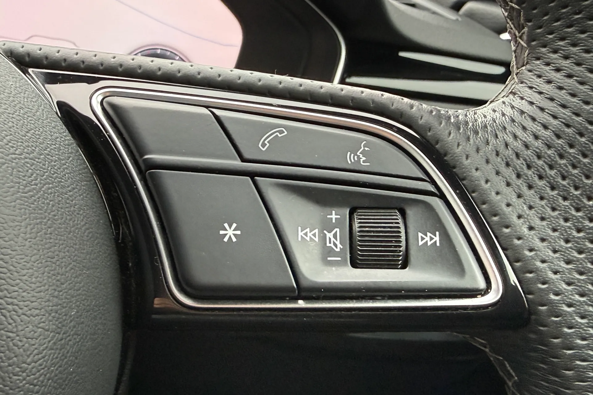 Audi A4 thumbnail image number 18