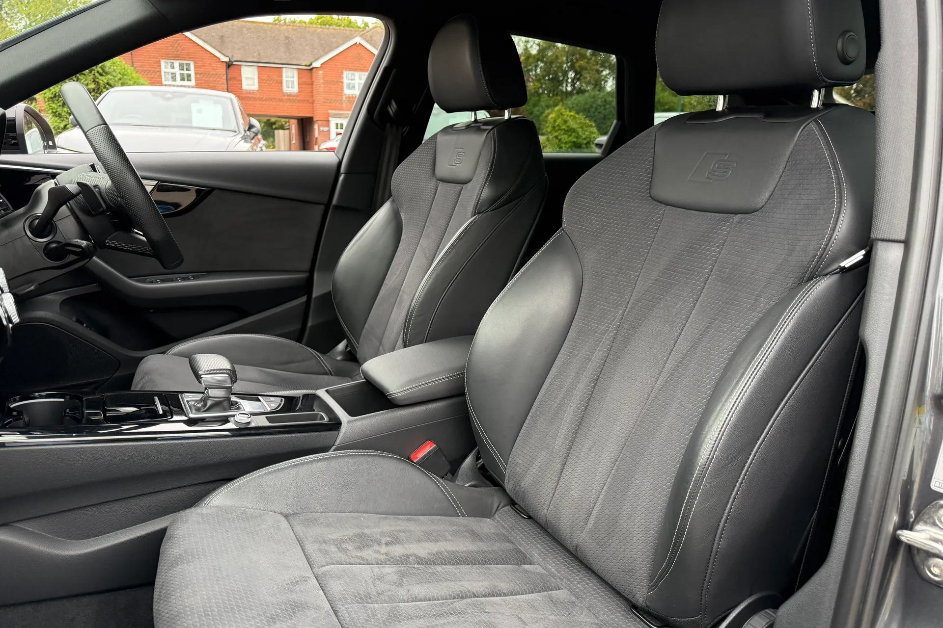 Audi A4 thumbnail image number 26