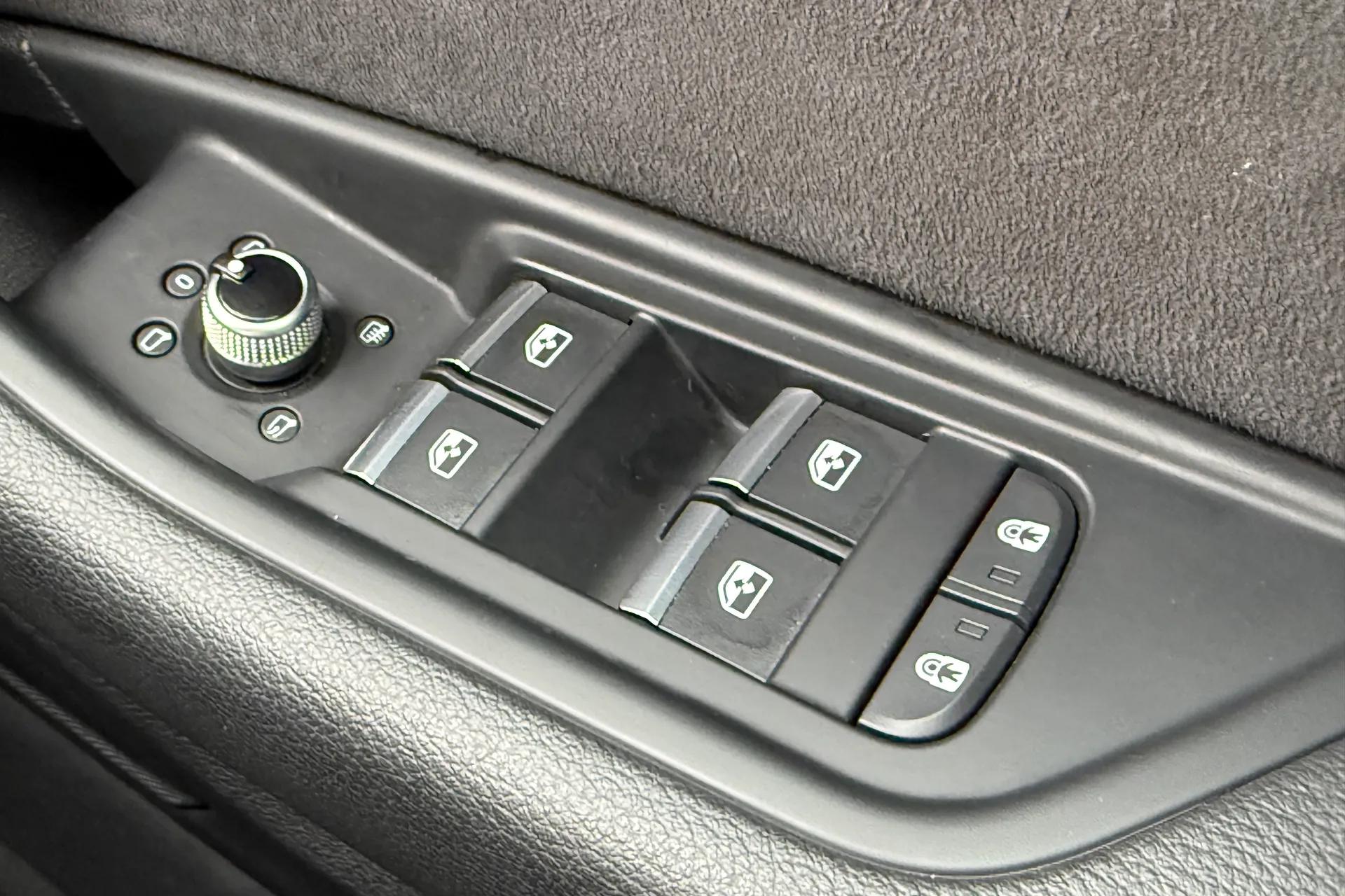 Audi A4 thumbnail image number 15