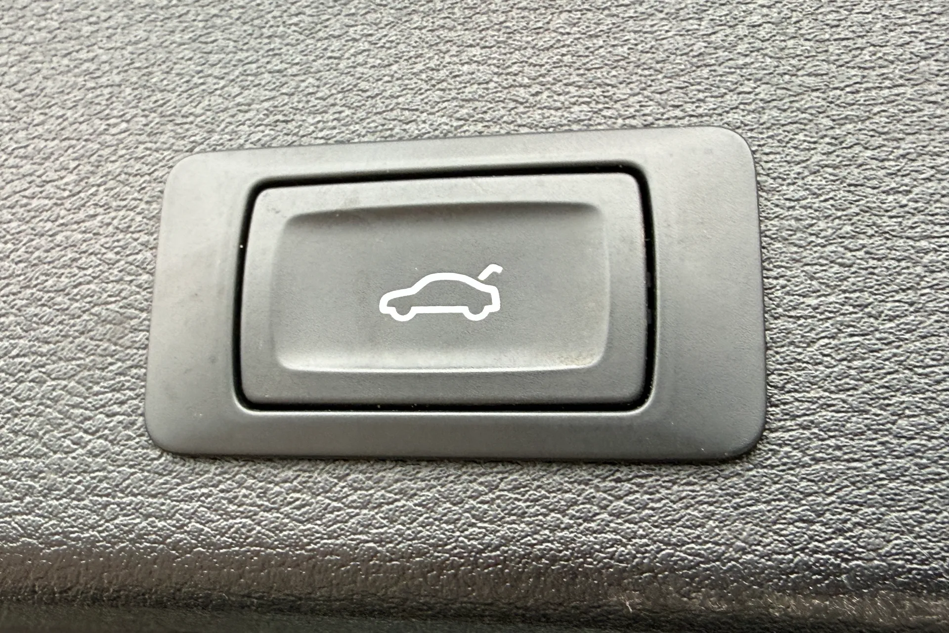 Audi A4 thumbnail image number 32