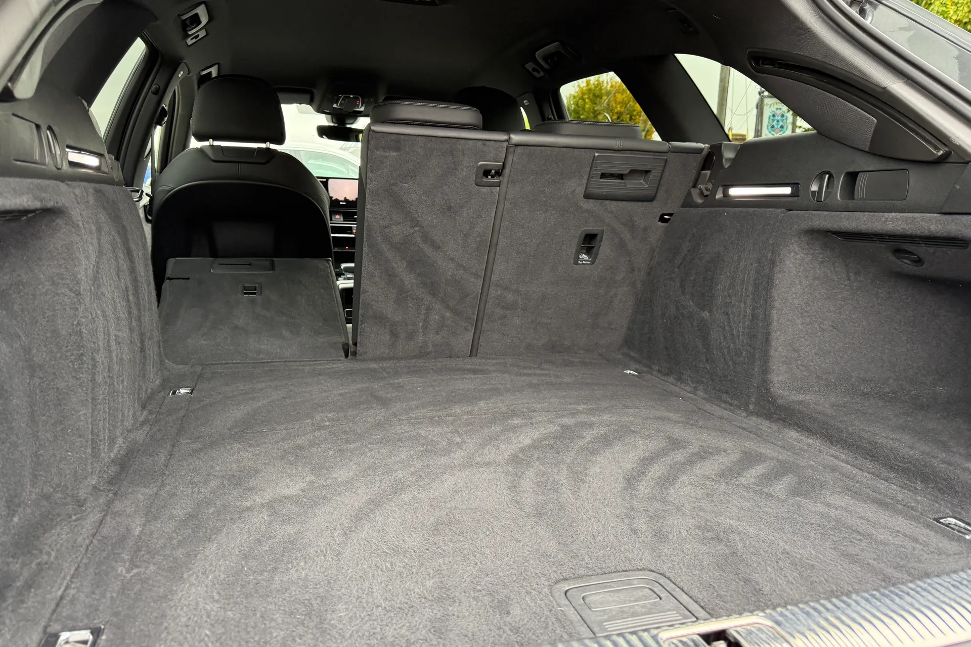 Audi A4 thumbnail image number 31