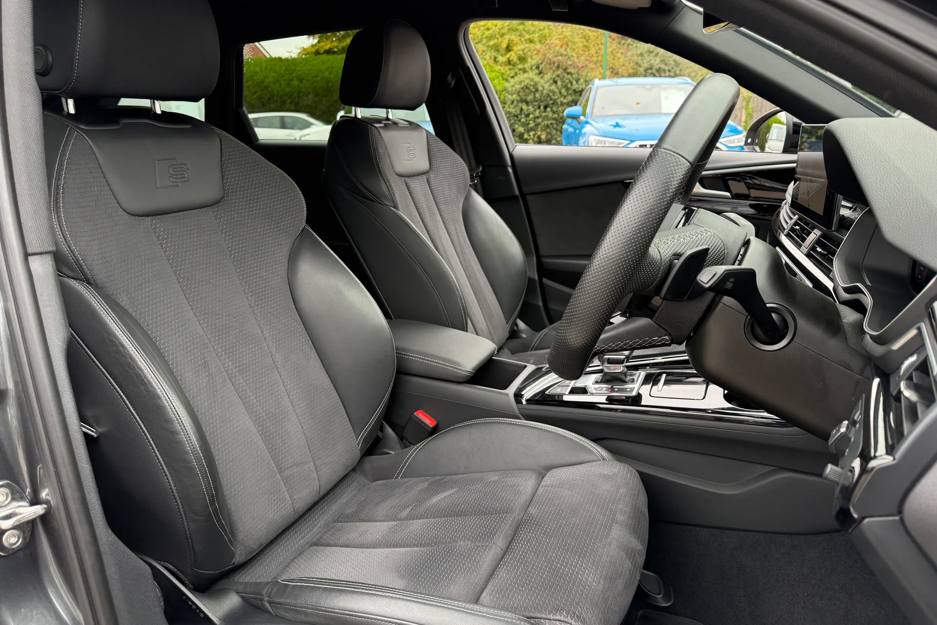 Audi A4 thumbnail image number 23