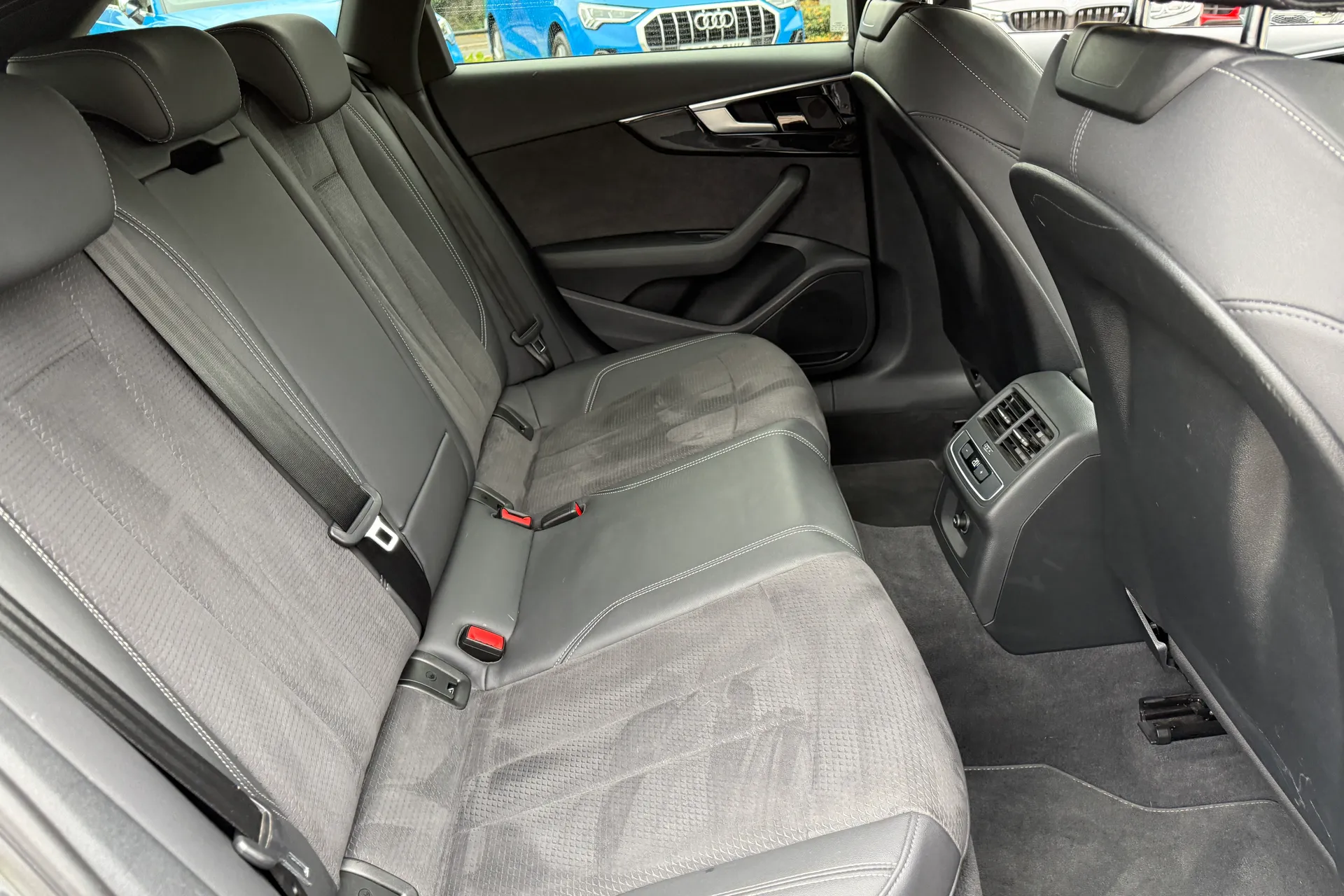 Audi A4 thumbnail image number 41