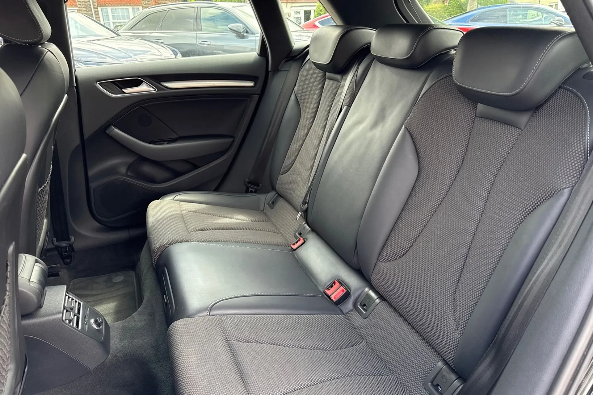 Audi A3 thumbnail image number 36