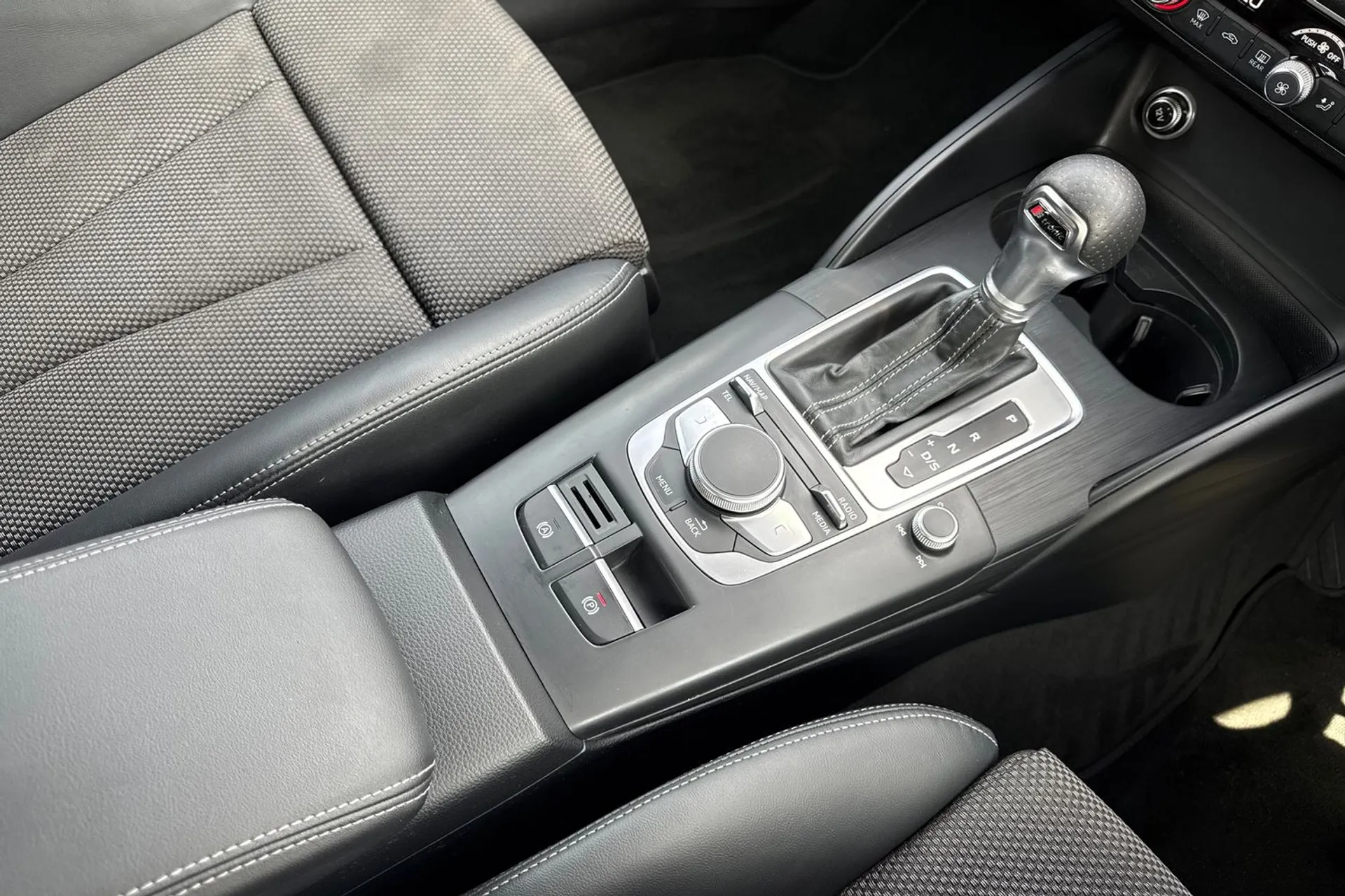 Audi A3 thumbnail image number 32