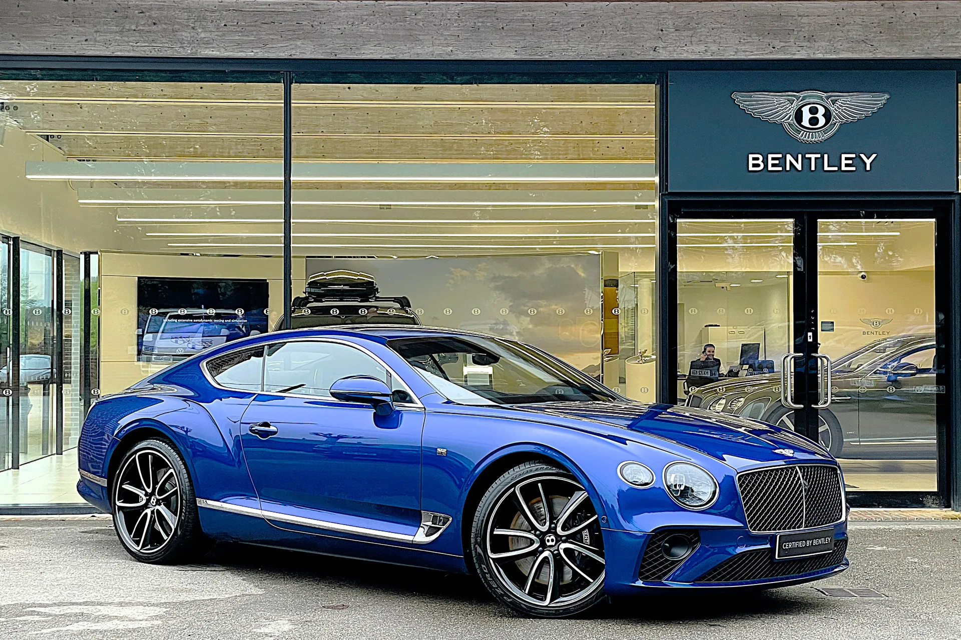 Bentley CONTINENTAL GT focused image