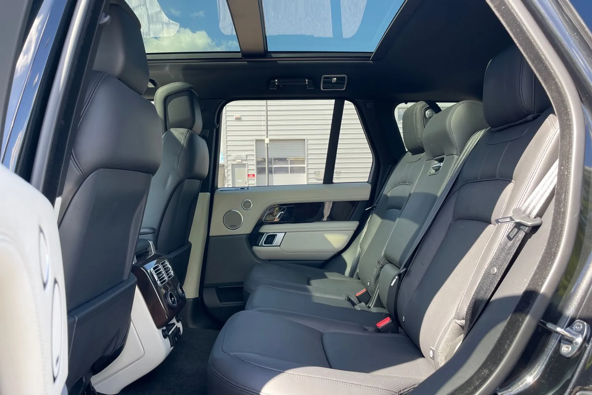 LAND ROVER RANGE ROVER thumbnail image number 35