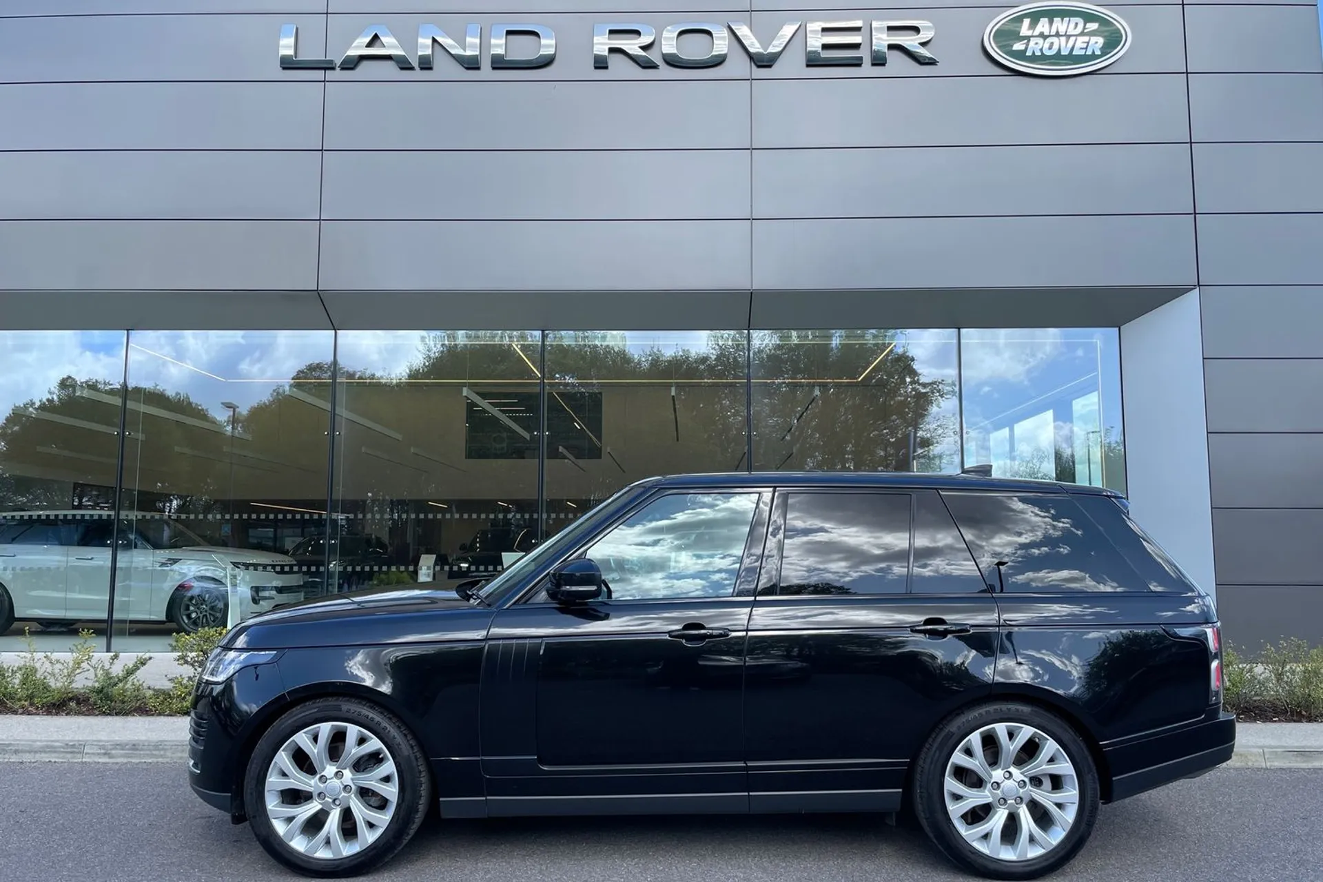 LAND ROVER RANGE ROVER thumbnail image number 9
