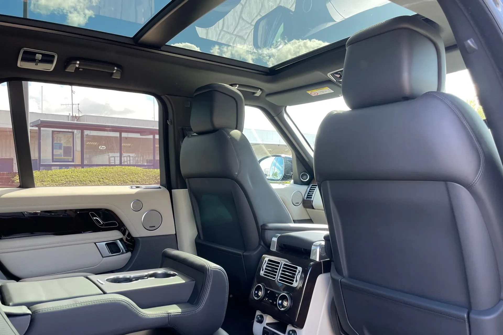 LAND ROVER RANGE ROVER thumbnail image number 30