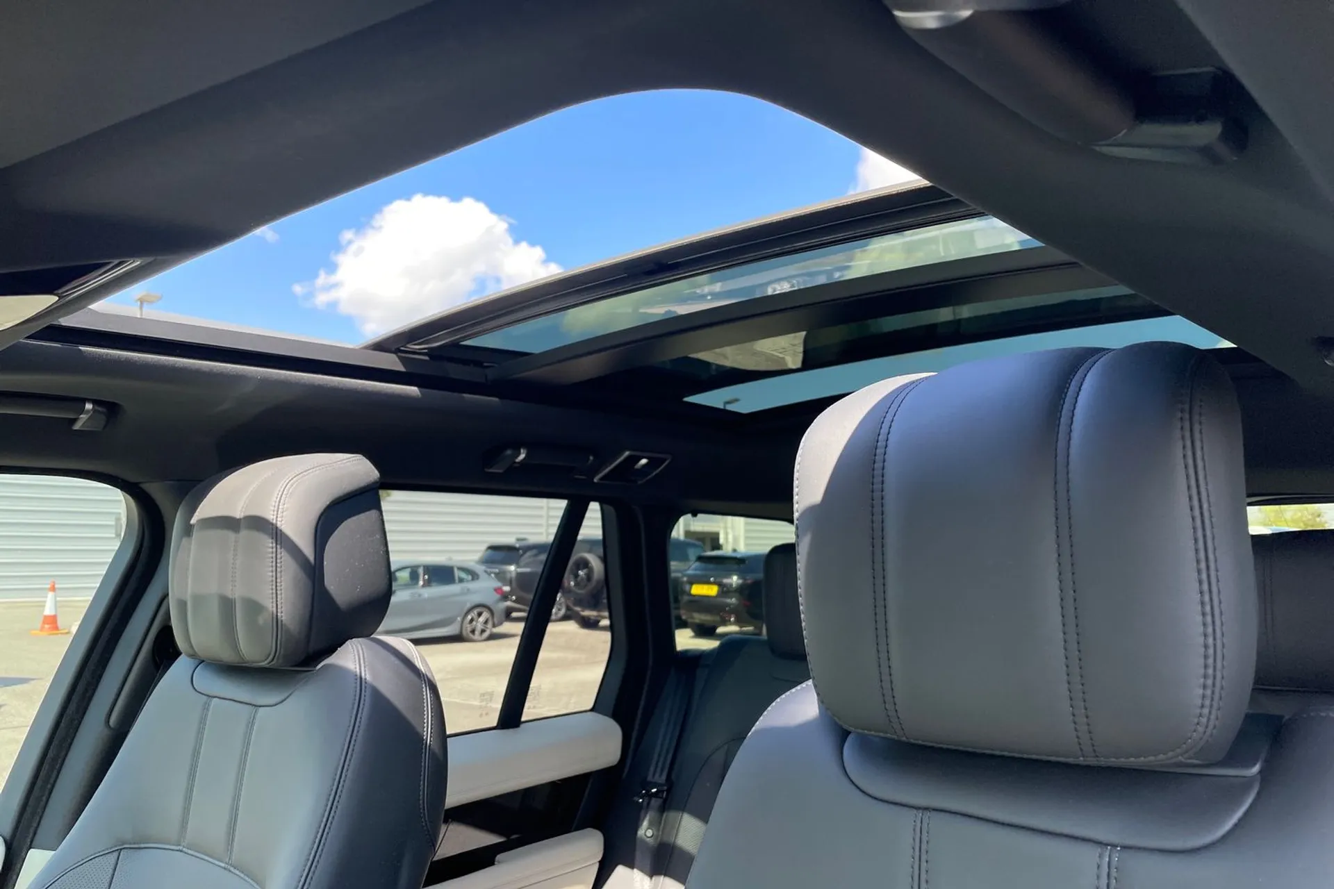 LAND ROVER RANGE ROVER thumbnail image number 6