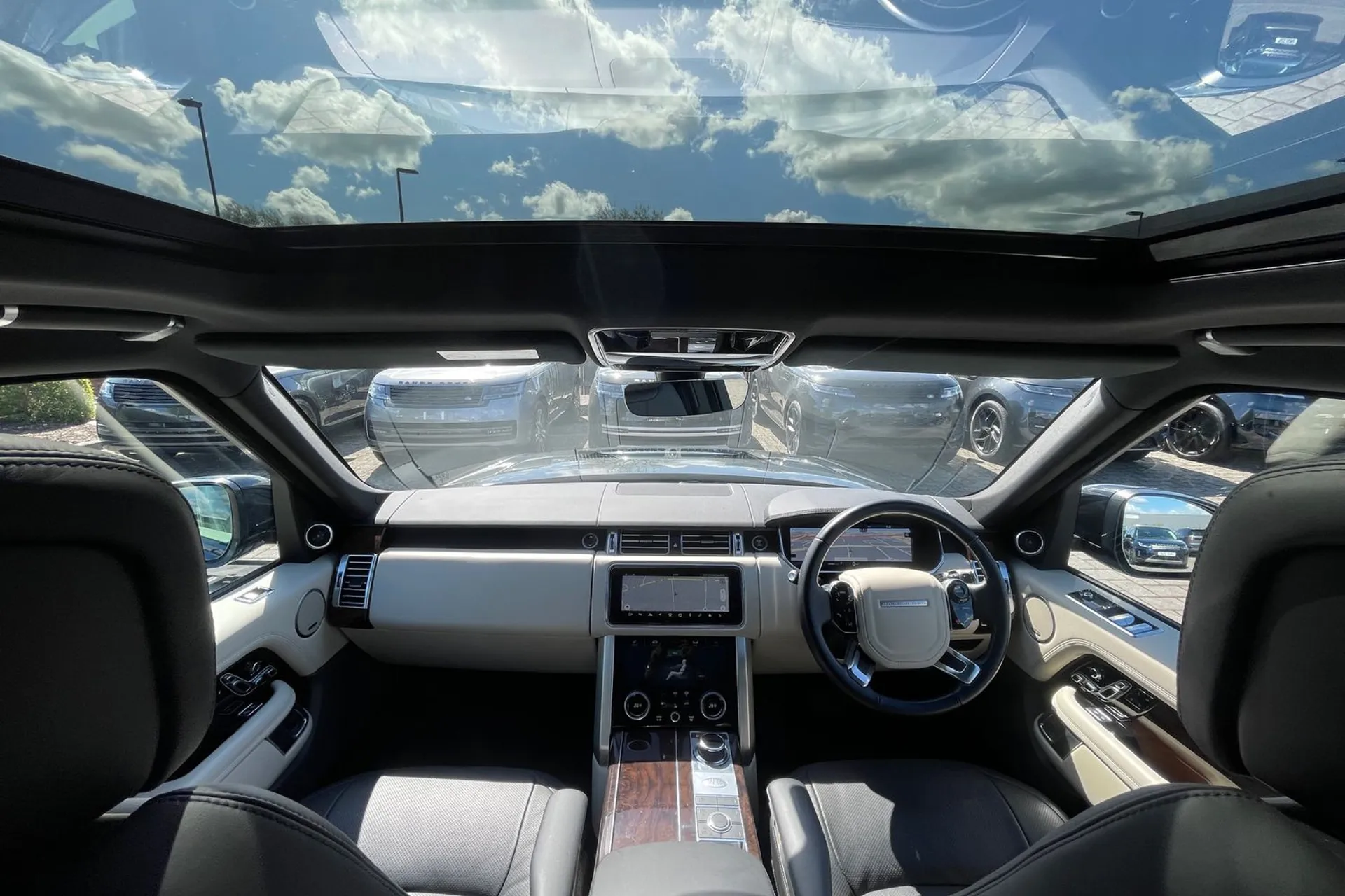 LAND ROVER RANGE ROVER thumbnail image number 3