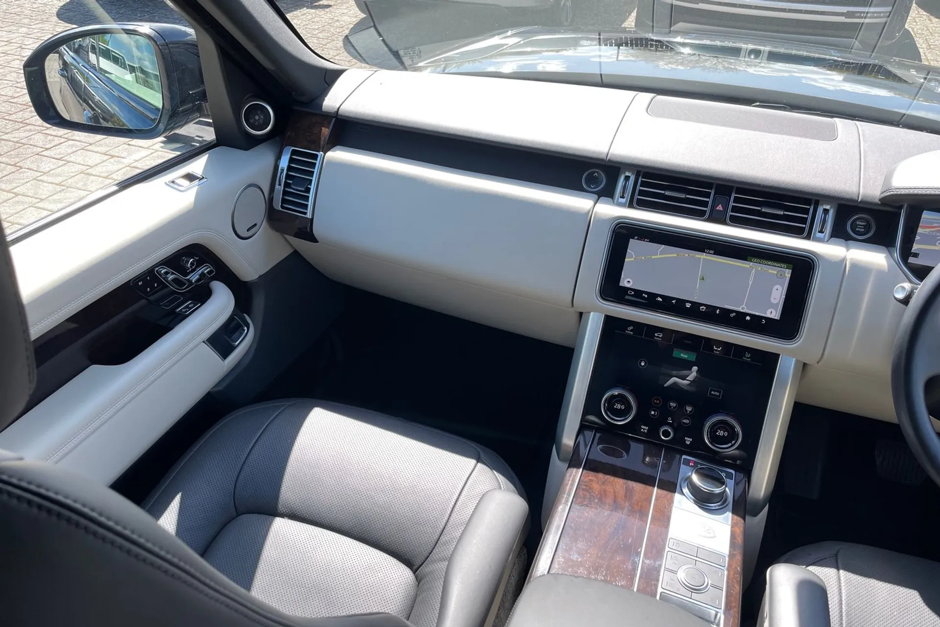 LAND ROVER RANGE ROVER thumbnail image number 17